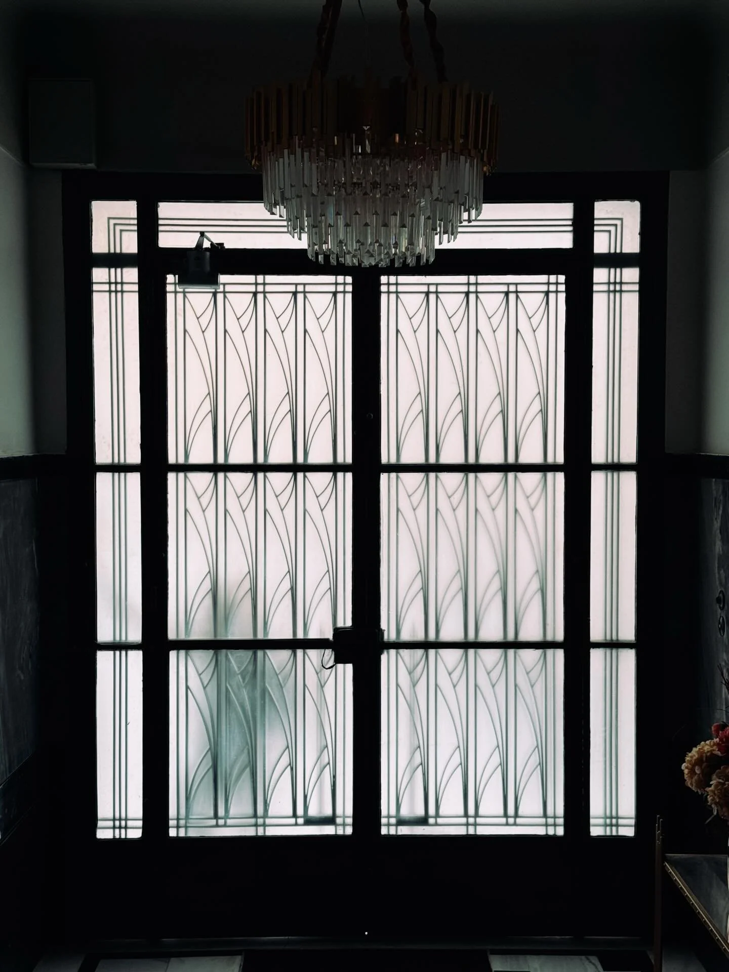 For rent: 130 sqm apartments on the 1st, 2nd and 3rd floors of a residential building dating back to 1934, located in Exarchia, 200 metres from Kallidromiou, with all original 1930s architectural elements carefully preserved. Each apartment features 