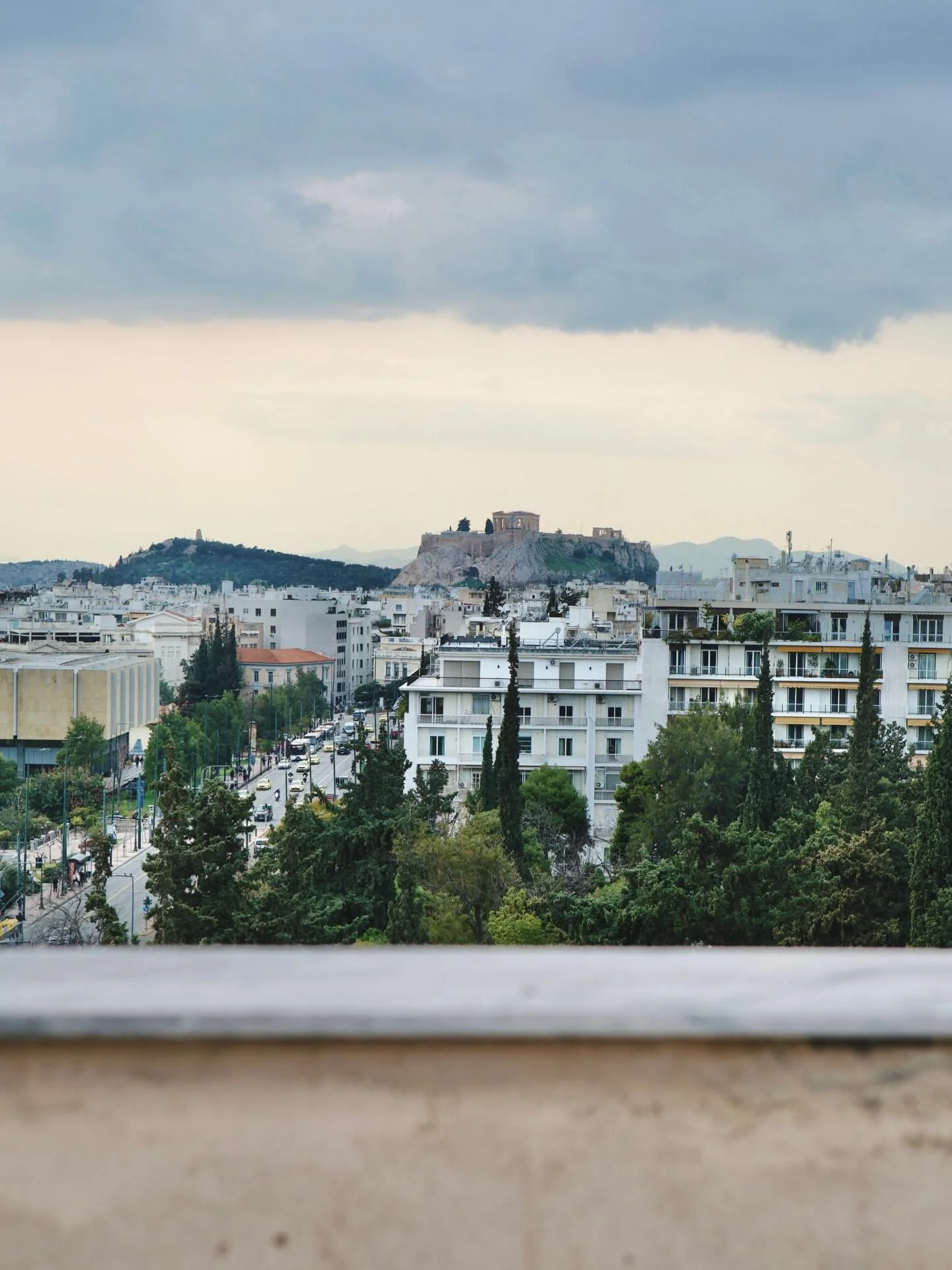 For sale: 71 sqm corner apartment in a building designed by architect Konstantinos Kitsikis and built in 1922, on Vasilissis Sofias Avenue, Kolonaki side. Located on the 6th floor and arranged on two levels. Roof-level residence (elevator to the 5th 