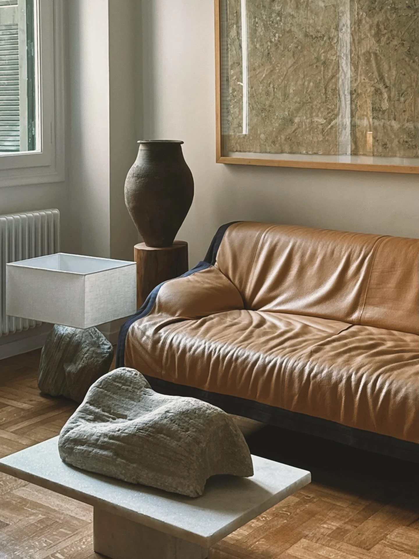 For sale: 116 sqm apartment on the 1st floor of a building built in 1957, Plateia Amerikis area. Layout includes a living room, 2 bedrooms, 1 staff room, 1 bathroom, 1 WC, one balcony, and a 6 sqm storage room. The property retains many of its origin