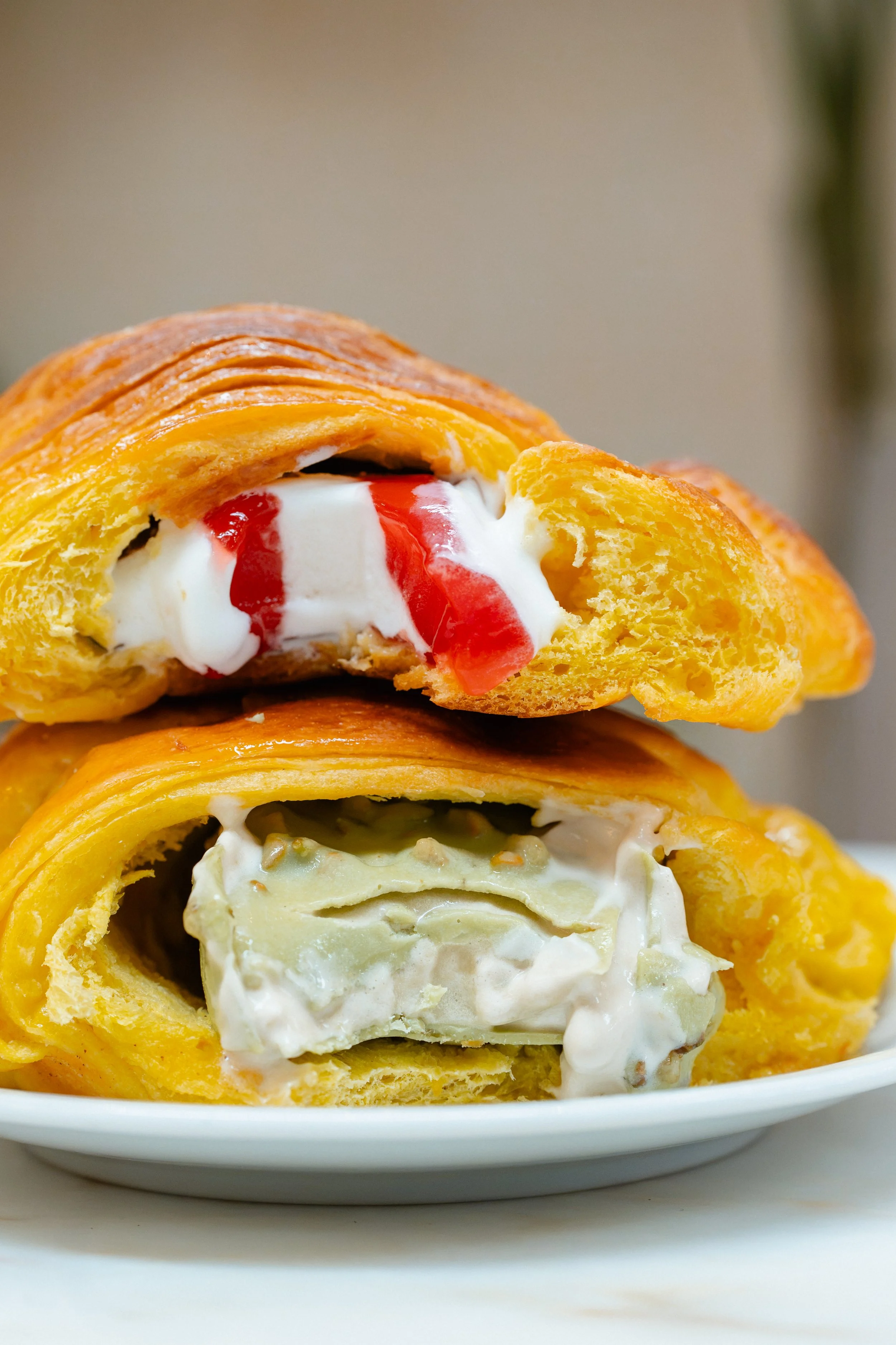 A Padaria Portuguesa e Olá: Croissant Brioche com gelados Magnum e Perna de Pau.