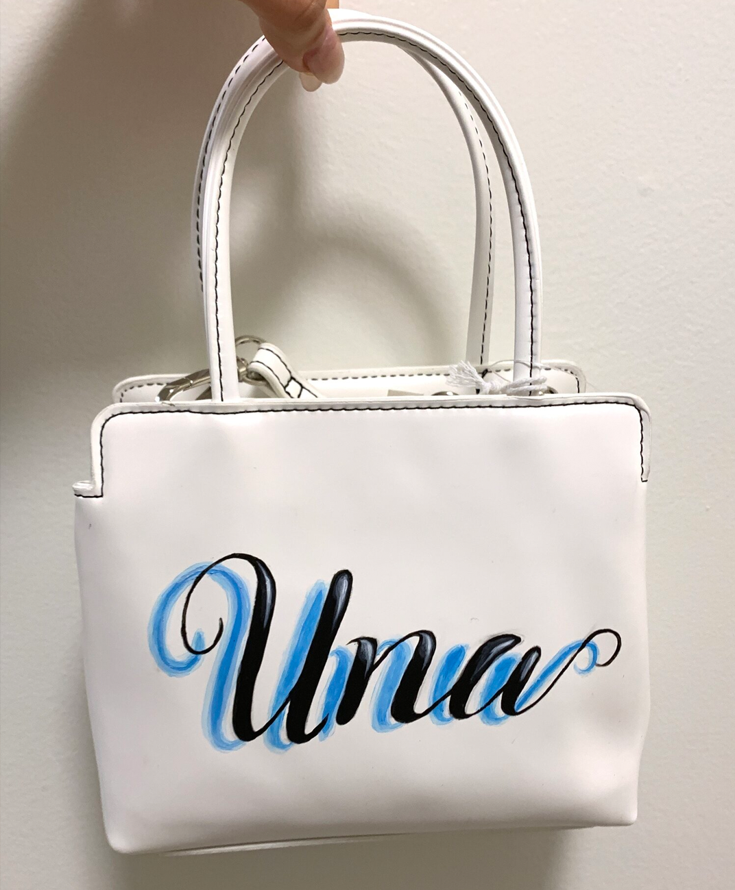 una.png