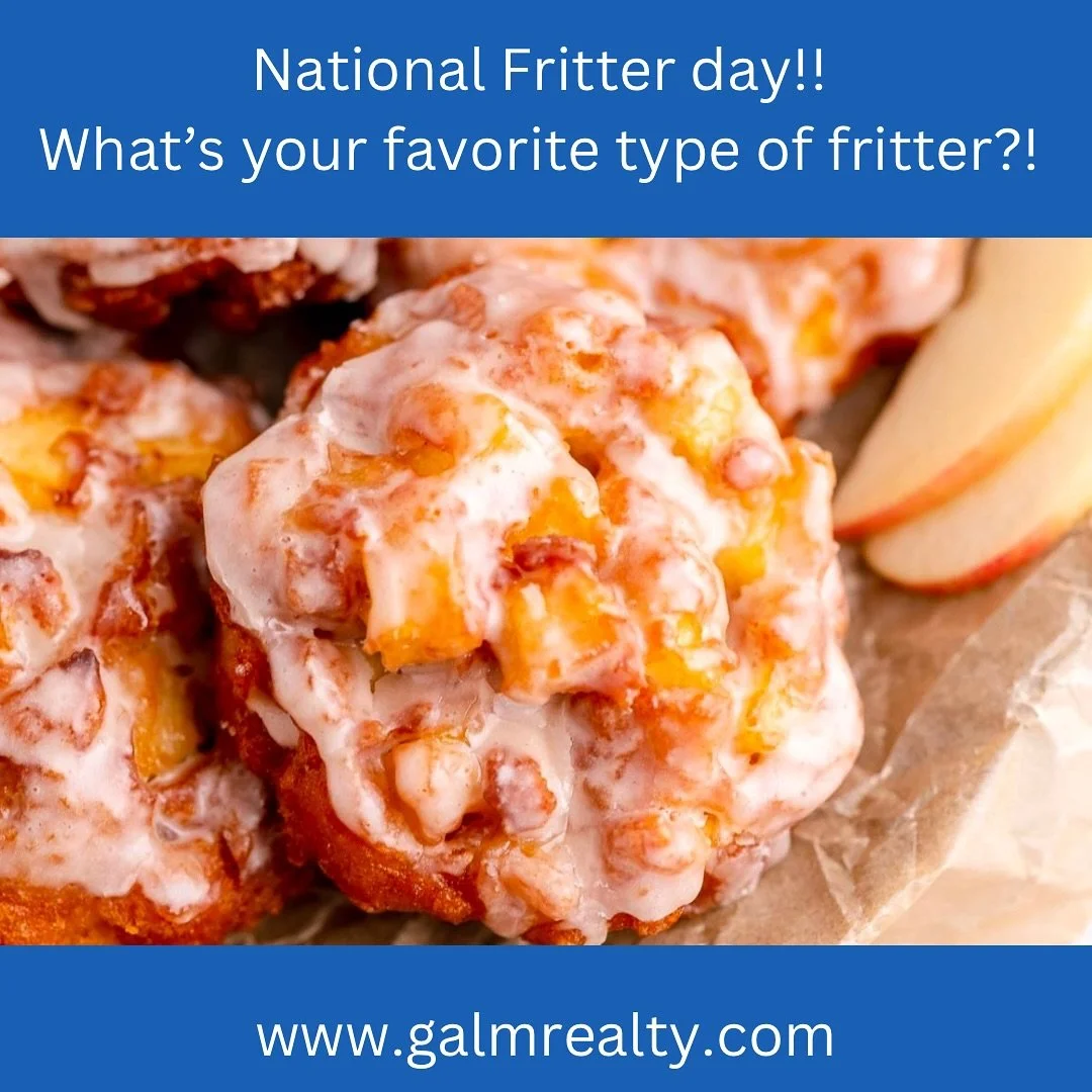 Happy December &amp; Monday!! 🎄☃️

We hope everyone has an amazing month 🤩 and happy holidays!!

Today is National Fritter Day! What is your favorite type of fritter?! Let us know in the comments below 👇 

#NationalFritterDay #fritters #December #