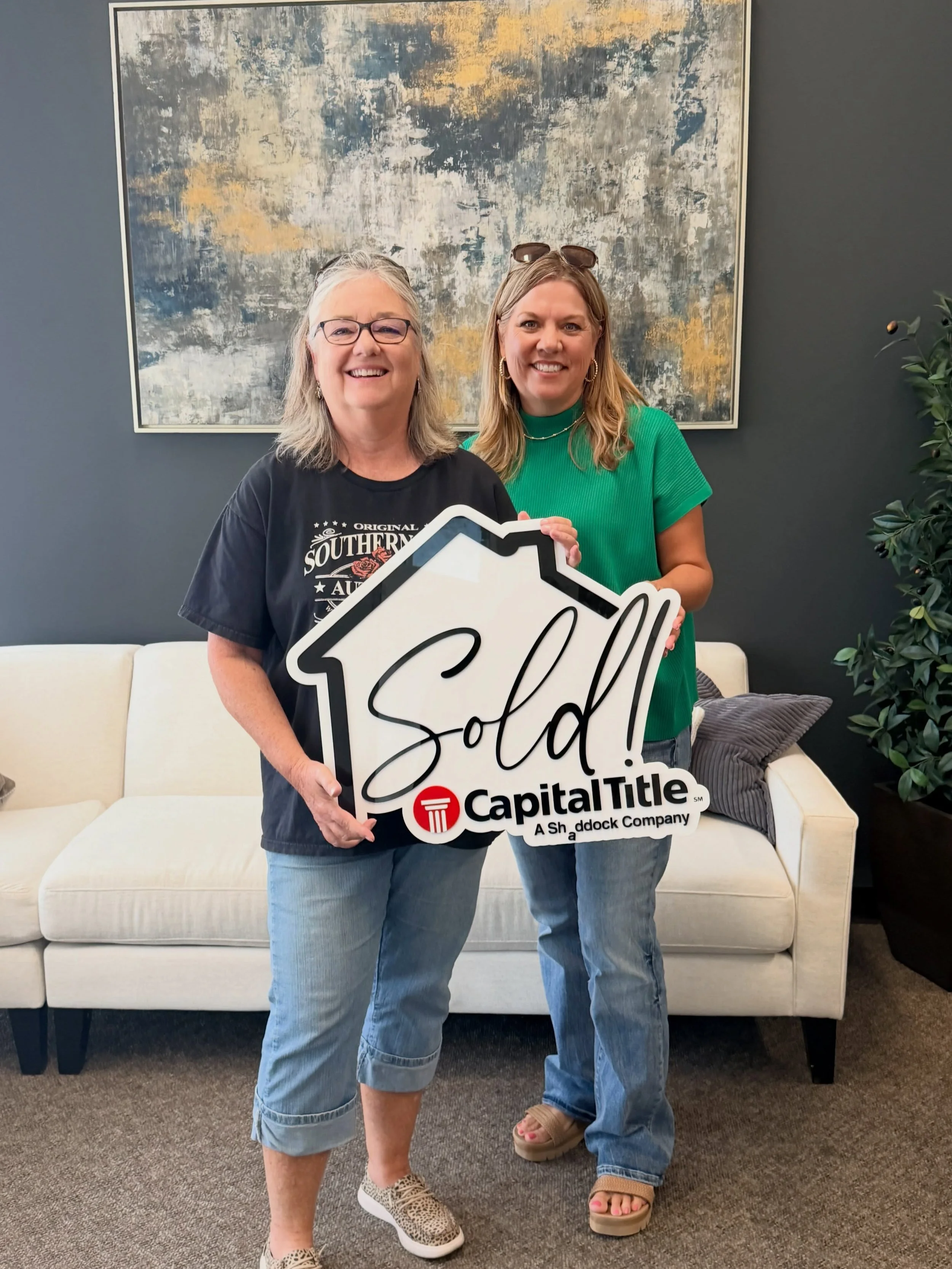 🎉 CONGRATULATIONS, ASHLEY! 🏡🔑

Congratulations to Ashley and her sellers on 15815 White Cap Dr.! 🎉

Cheers to another successful real estate transaction and a new chapter ahead for her sellers! 🏡✨

Thank you for trusting Galm Real Estate to be p
