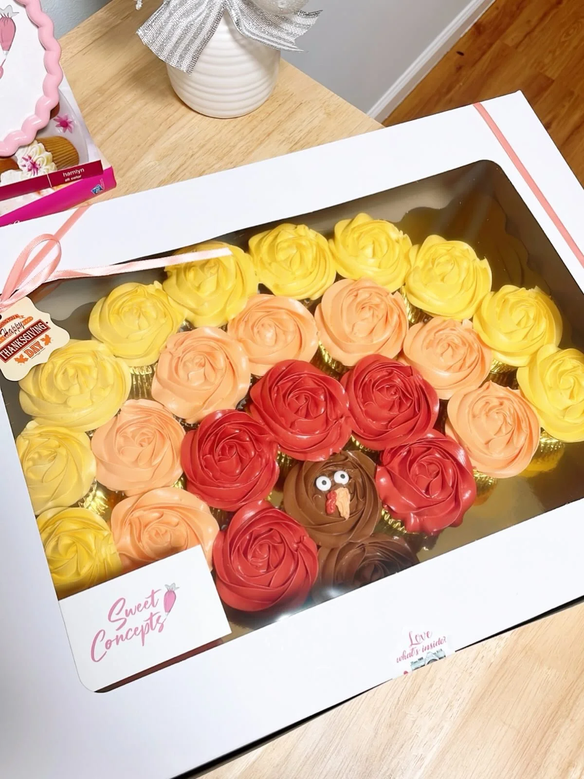 Thanksgiving Turkey Cupcake Pull-Apart Cake. 🦃