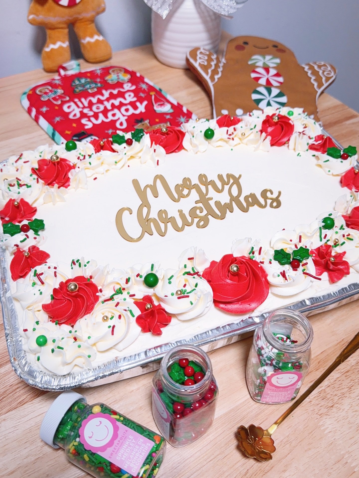 A holiday classic with a sweet twist 🎄✨
My Christmas Tres Leches Cake&mdash;extra creamy, extra festive, and made with so much love. The perfect centerpiece for any holiday table. ❤️🎂
DM to order yours for the holidays!

@sweetapolita 💖
