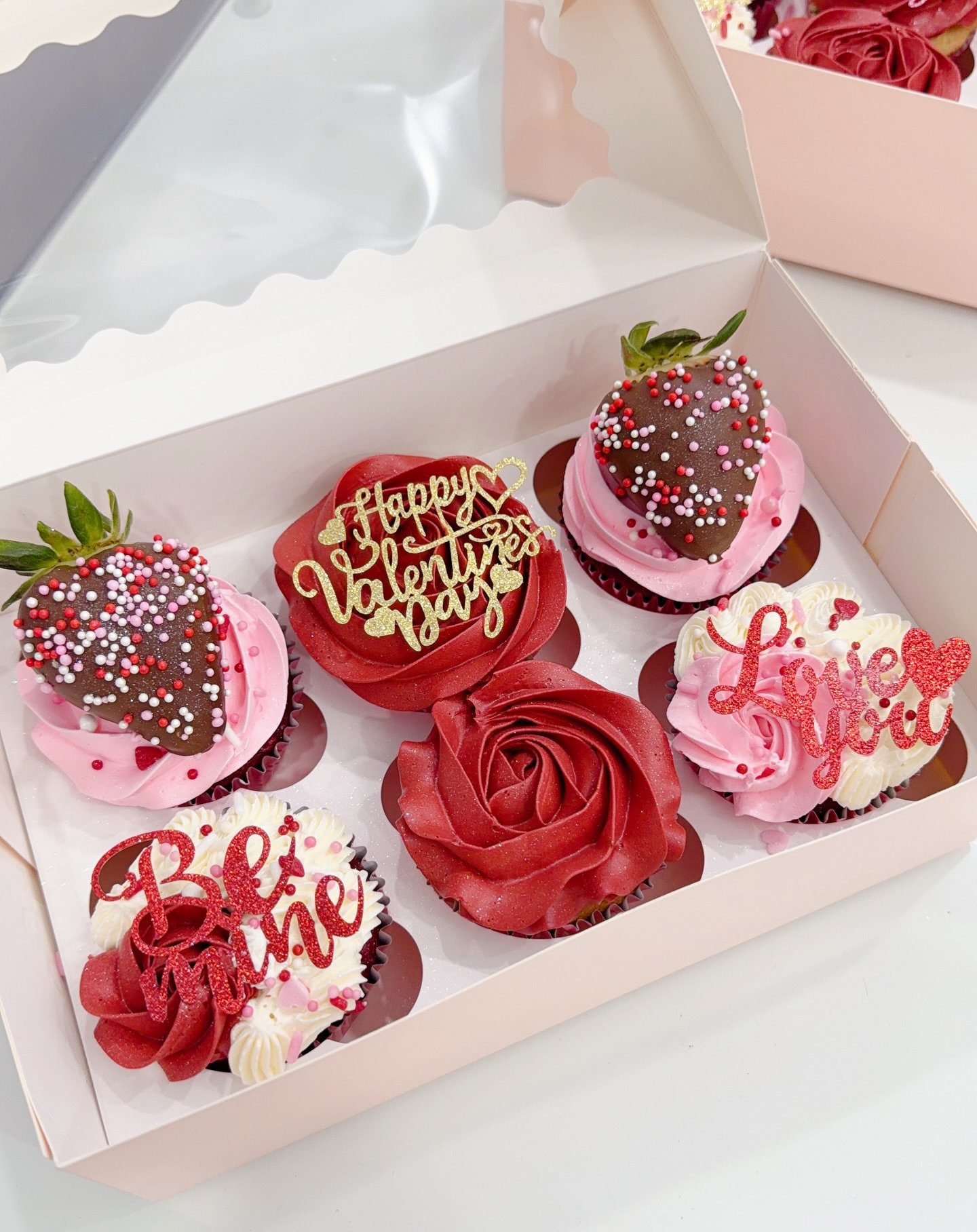 Love is sweet&hellip; but Valentine&rsquo;s cupcakes are sweeter 💘🧁
Baked with love, frosted with romance, and topped with a little extra sparkle ✨ Perfect for your Valentine, your Galentine, or just because you deserve something sweet 💕