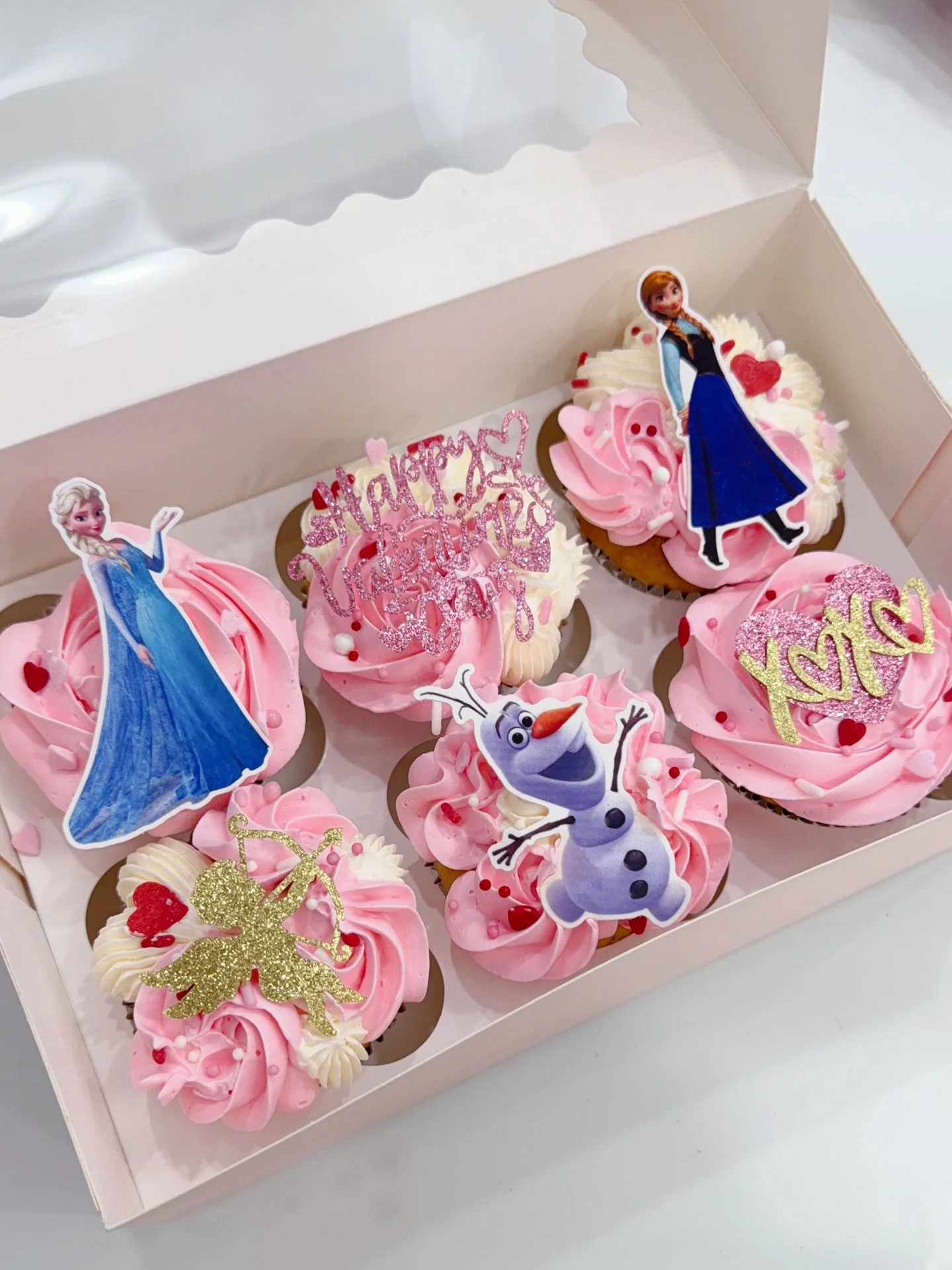 A little bit of magic, a little bit of sparkle, and a whole lot of love 💕✨ Perfect for your little princess this Valentine&rsquo;s Day!

Do you wanna build a cupcake? ❄️💙