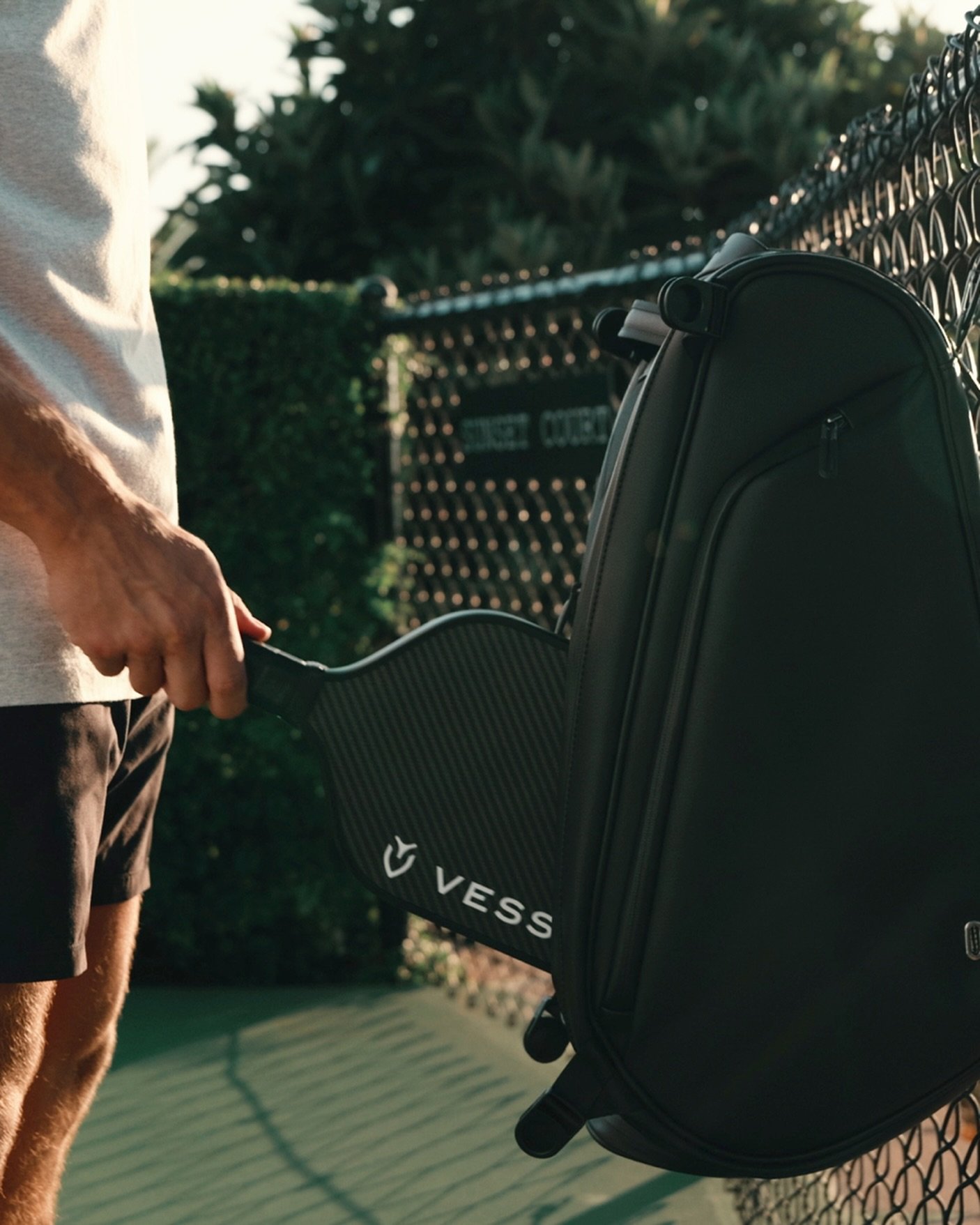 Few more stills from our project with @vesseltennis showing off the brand new pickelball carbon fiber paddle and bag🔥👀

#pickleball #productvideography #productvideo #filmmaking #4x3films