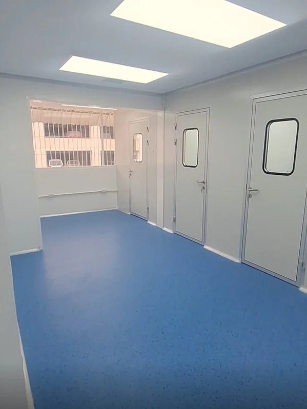 Instalación de Pisos de Vinil y Curvas Sanitarias para Laboratorios Brolab Caracas, Venezuela