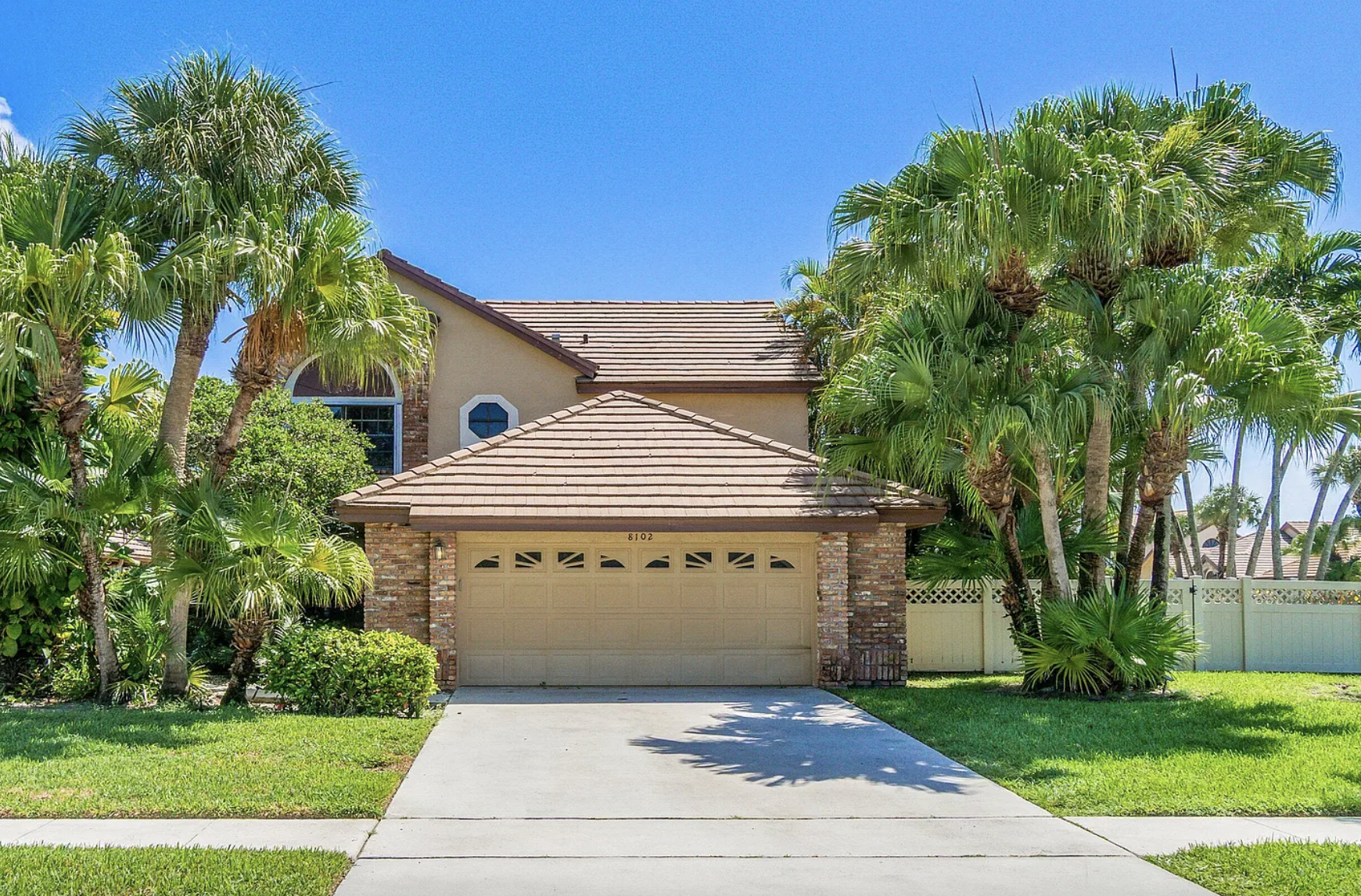 Boynton Beach / 3 Bed 3 Bath, 2064 sf