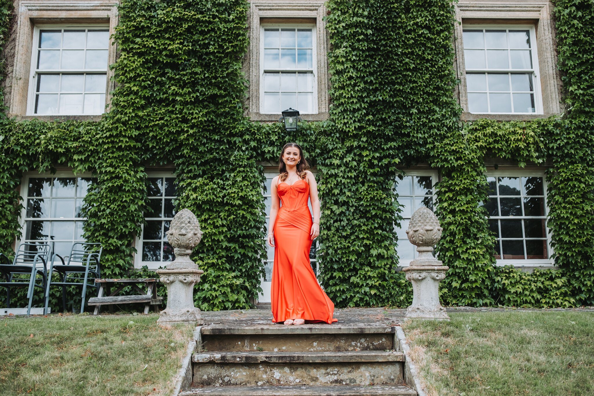 Just look at that dress! 💃🏻

I had the pleasure of photographing Olivia and her family just before her prom recently. 🥂

I was welcomed into their beautiful home at Tytton Hall. The grounds were just stunning and supplied me with amazing backdrops