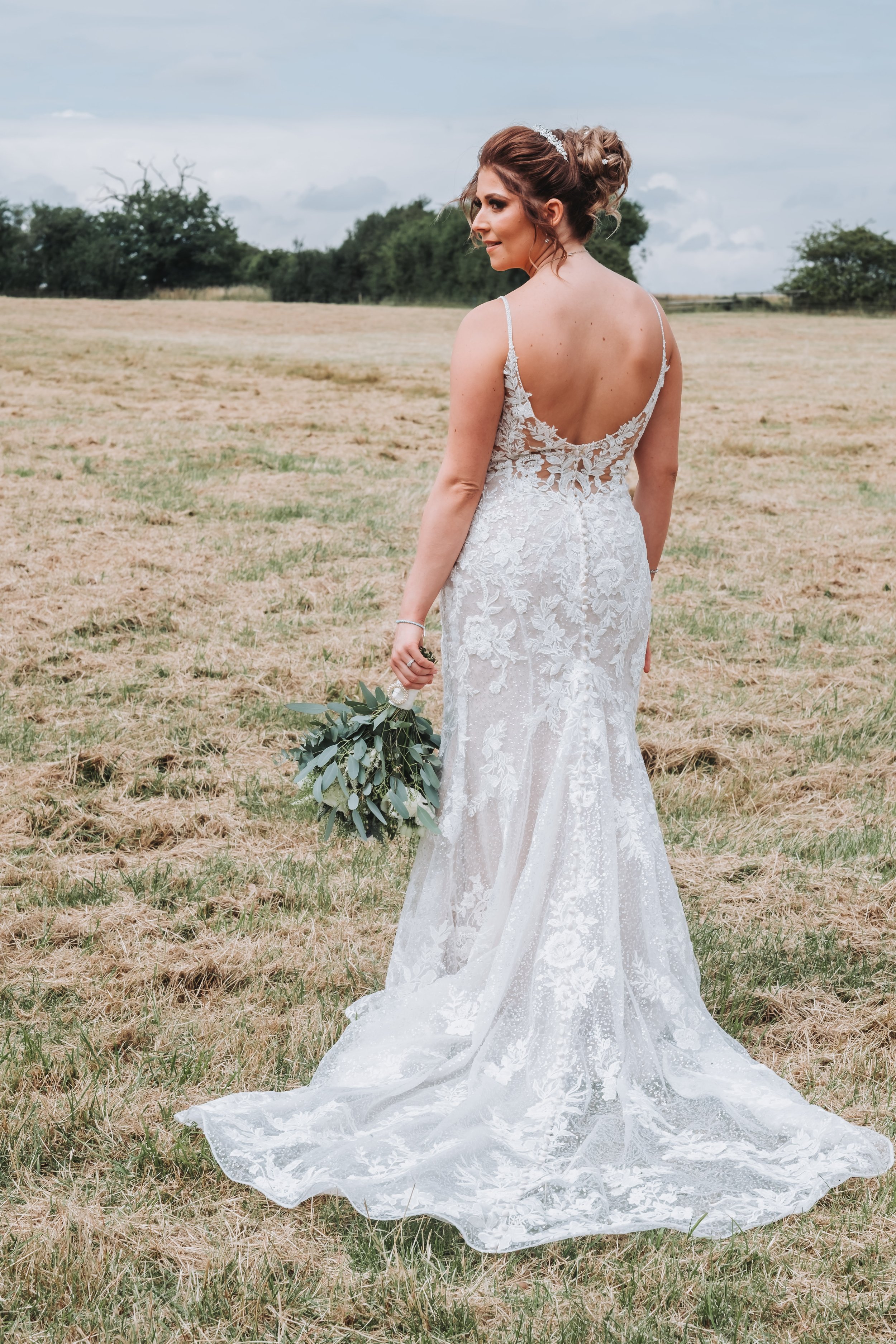 bride-dress-flowers-wedding-danielgoodyearphotography-lincolnshire-photographer.jpg