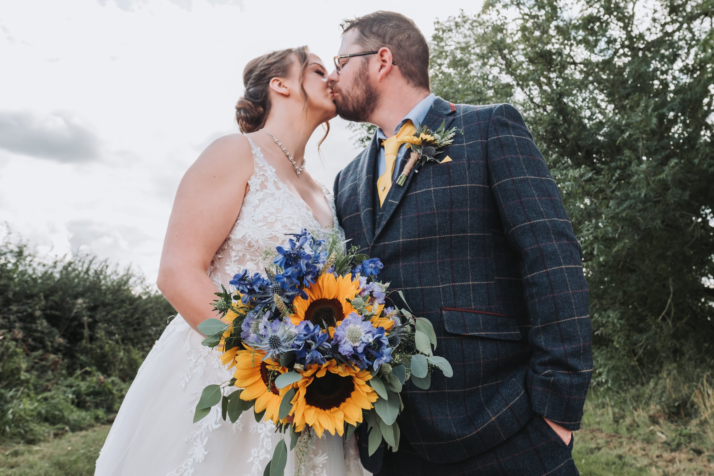 kiss-wedding-danielgoodyearphotography-lincolnshire-photographer.jpg