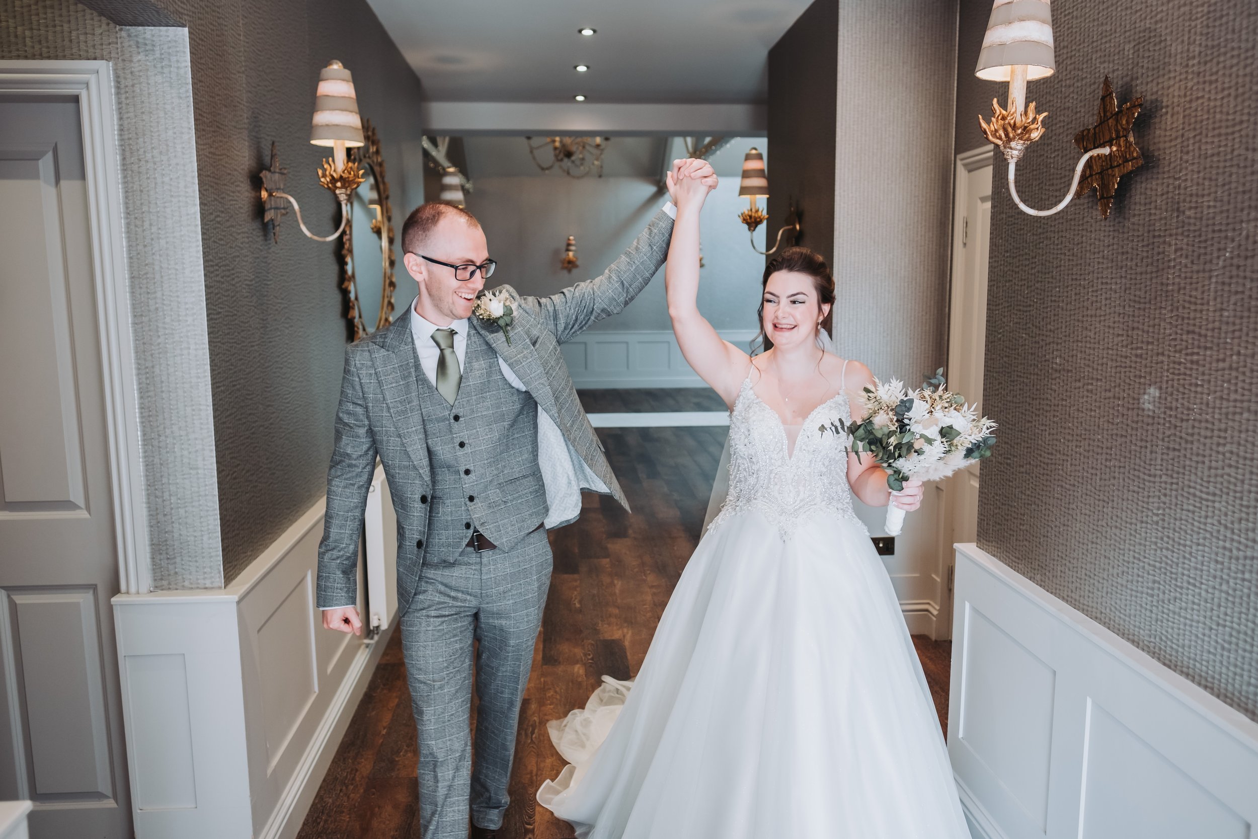 bride-groom-celebrate-wedding-danielgoodyearphotography-lincolnshire-photographer.jpg