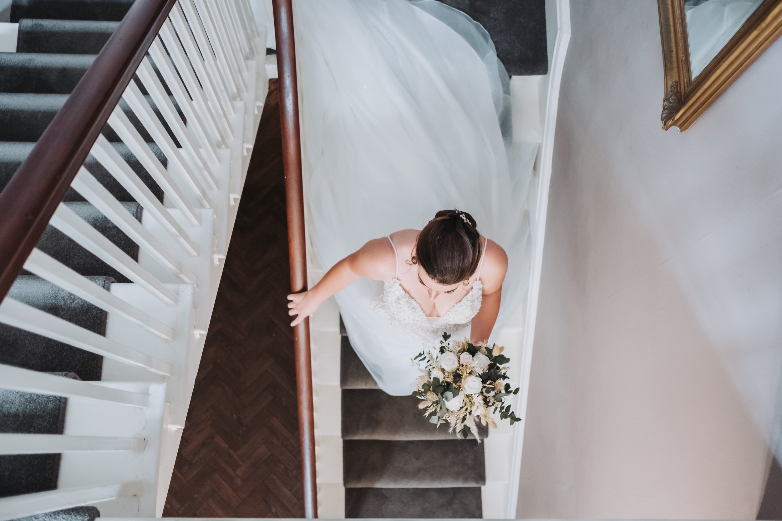 bride-stairs-wedding-danielgoodyearphotography-lincolnshire-photographer.jpg