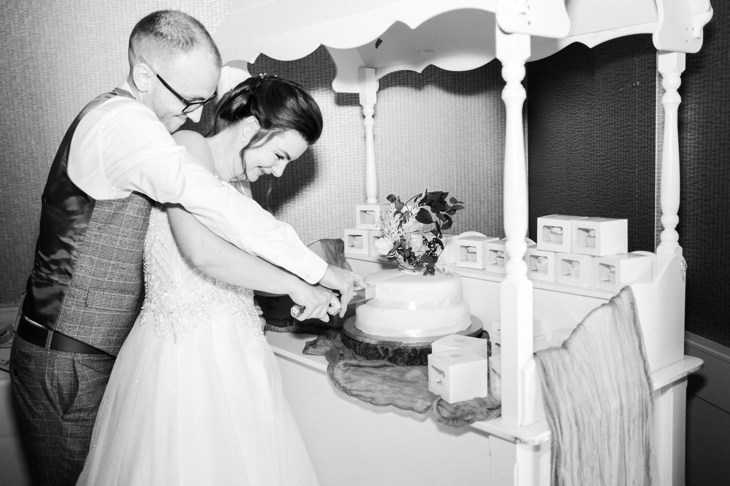 cake-cutting-wedding-danielgoodyearphotography-lincolnshire-photographer.jpg