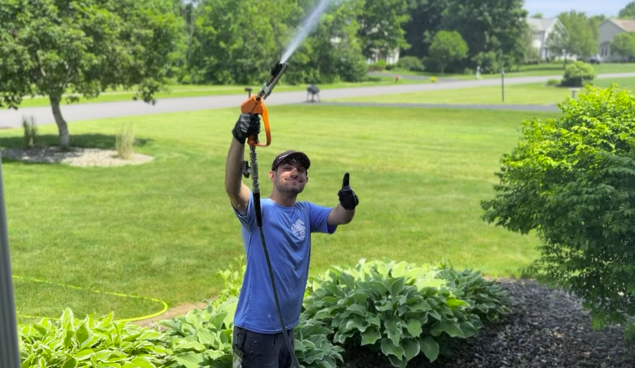 Soft Wash vs. Rinse: What’s the Difference?