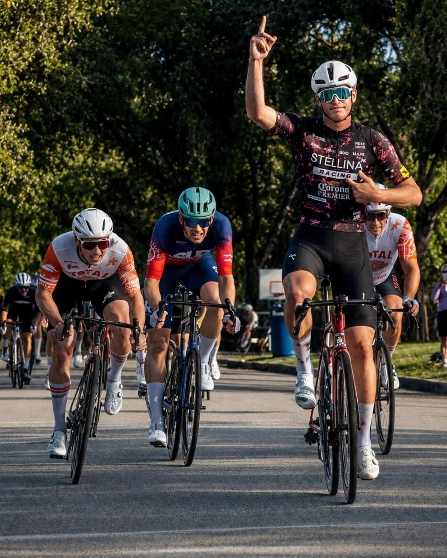 CORSA COPPI Criterium 🏁

@stellinapizzeria 
@givelo.cc 
@the_mabra 
@coronausa
@thisjanuary_ 
@kask_sport 
@koo_world

📸 @lrpsnaps