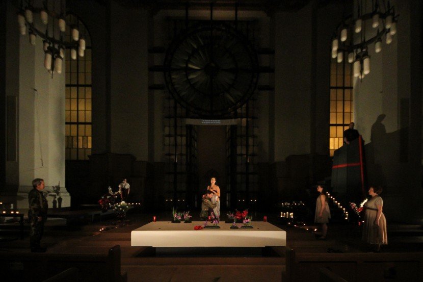 14VespOp_Lucretia-190-830x553.jpg