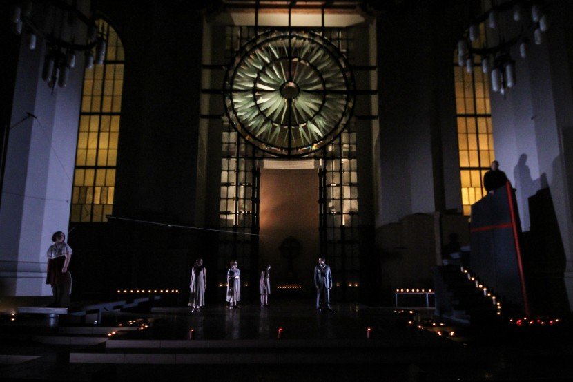 14VespOp_Lucretia-0781-830x553.jpg