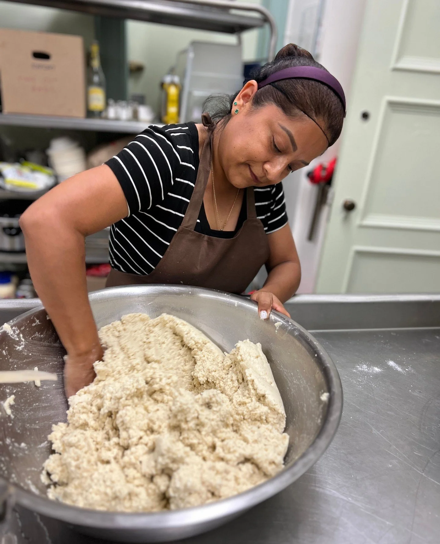 Our first Hey Neighbor event wasn&rsquo;t just a meal - it was a collaborative feat of love and labor. These cooks had barely met before this event. But over one long, bustling day, they:⁠
👩&zwj;🍳 Mixed and chopped together⁠
🧽 Cleaned the kitchen 