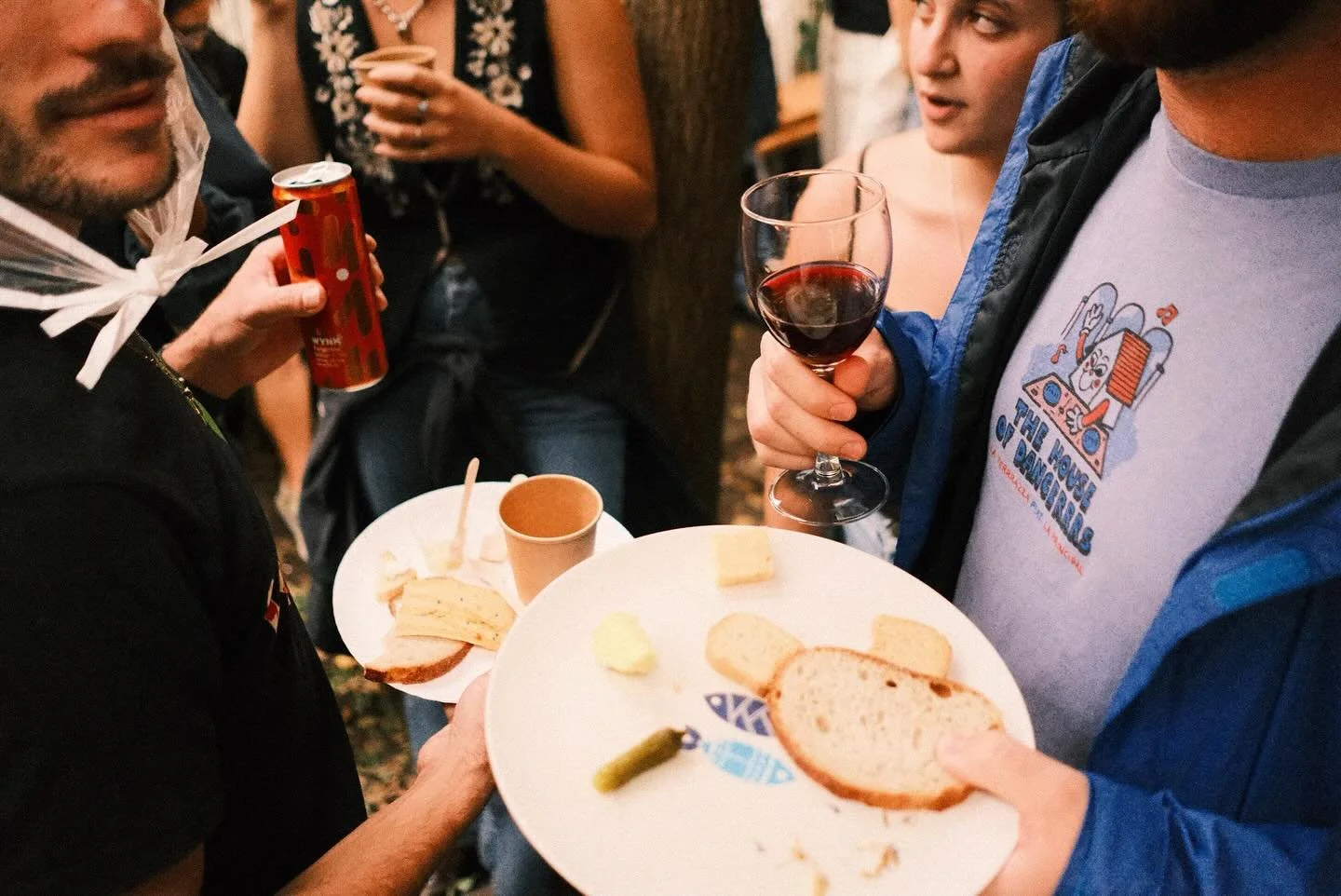 A moment for the spread
A moment for the guests who brought their own reusable plate😍🫴✨🌎
📸 @streetsbyzeph Curds & Chords with @metrocheeseclub