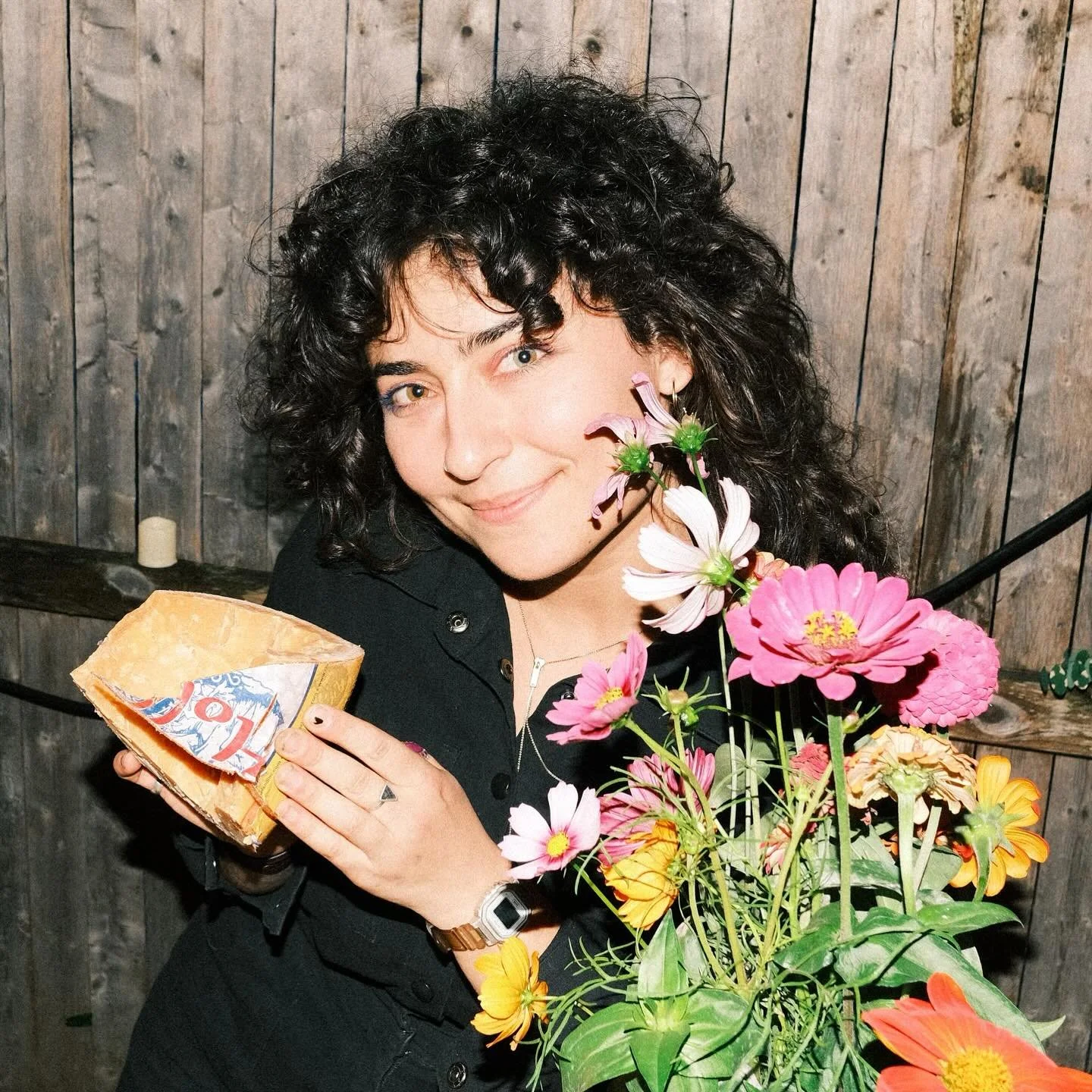 This has been my profile picture on partiful for a minute now - memories of a moment with Noord Hollander Gouda 🌷🇳🇱 at our 1st curds & chords with @metrocheeseclub photographed by @streetsbyzeph 
Catching up on a backlog of incredible cheese