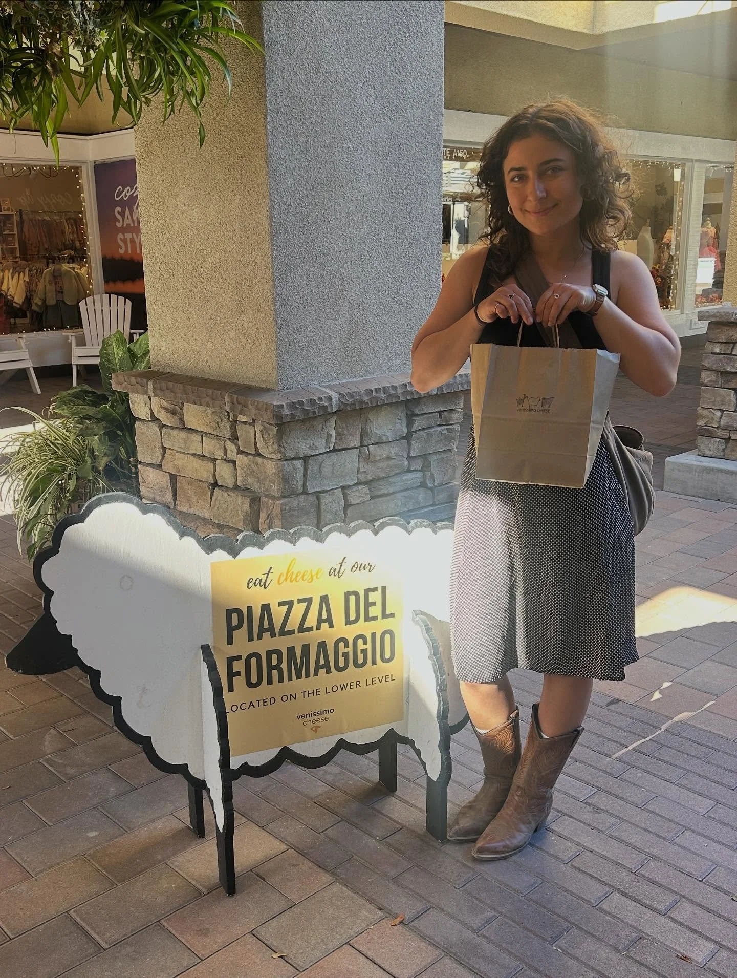 2 weeks ago I visited San Diego to see my folks and childhood friends. On our last evening together I treated my Jarlsberg-loving father and Trader Joes Brie-buying mother to a spread of 3 amazing hard cheeses from @venissimo in Del Mar to have for d
