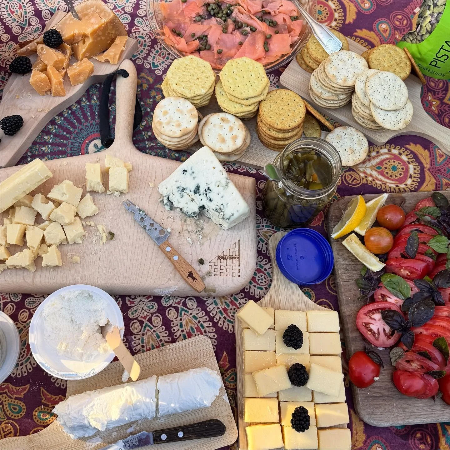 Last Saturday I created a bagel and cheese grazing board to celebrate with my friends and family🥯🧀
The menial tast was individual unwrapping samples of coconut gouda left over from the mast curds & chords 😅