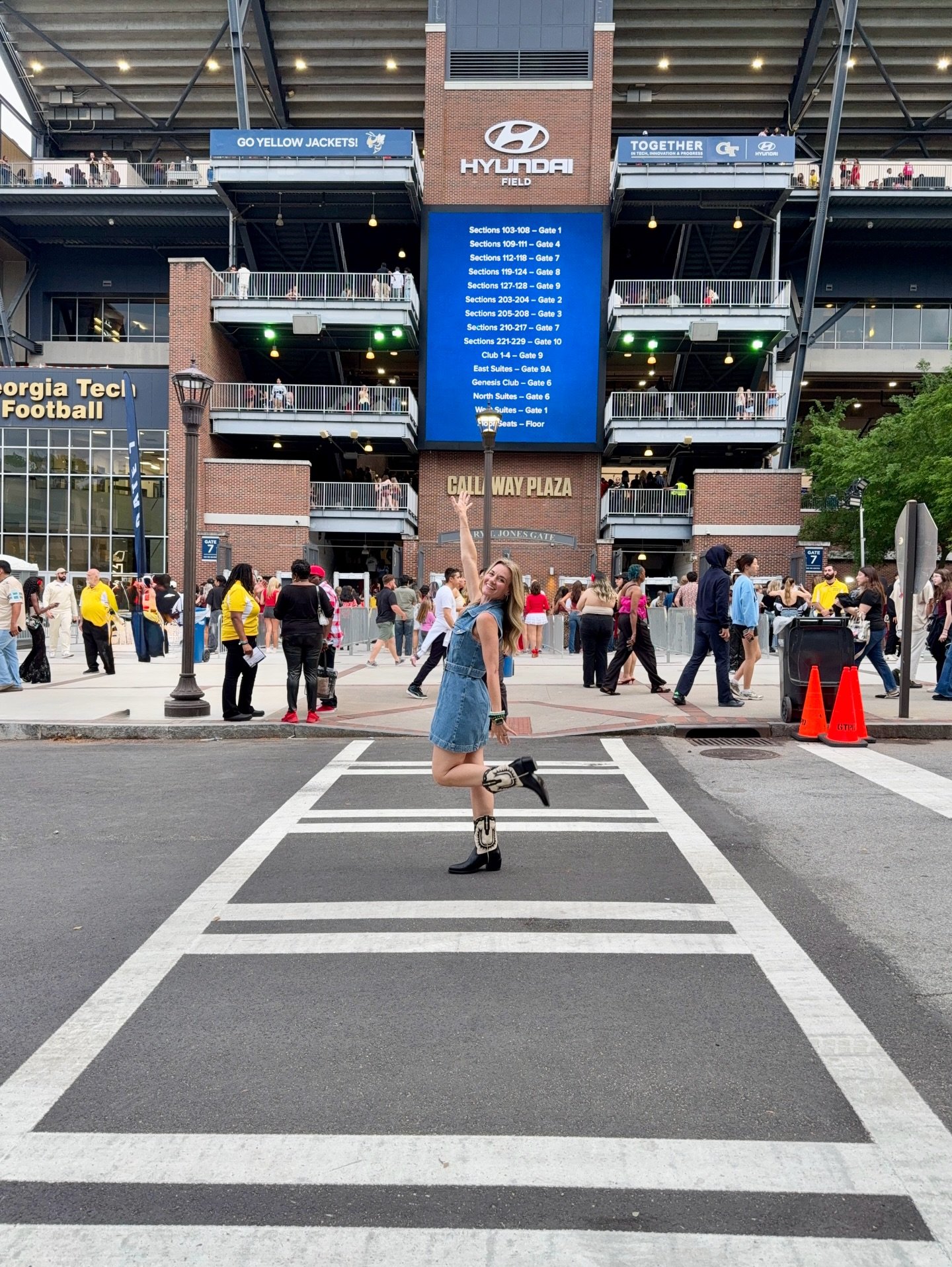 @brunomars at The Flats deserved a spot on the grid. 

I could&rsquo;ve had another hour of dancing and grooving. It was definitely Saturday night and we were in the spot 🕺 

He just kicked off this tour&mdash;do yourself a favor and go dance your f