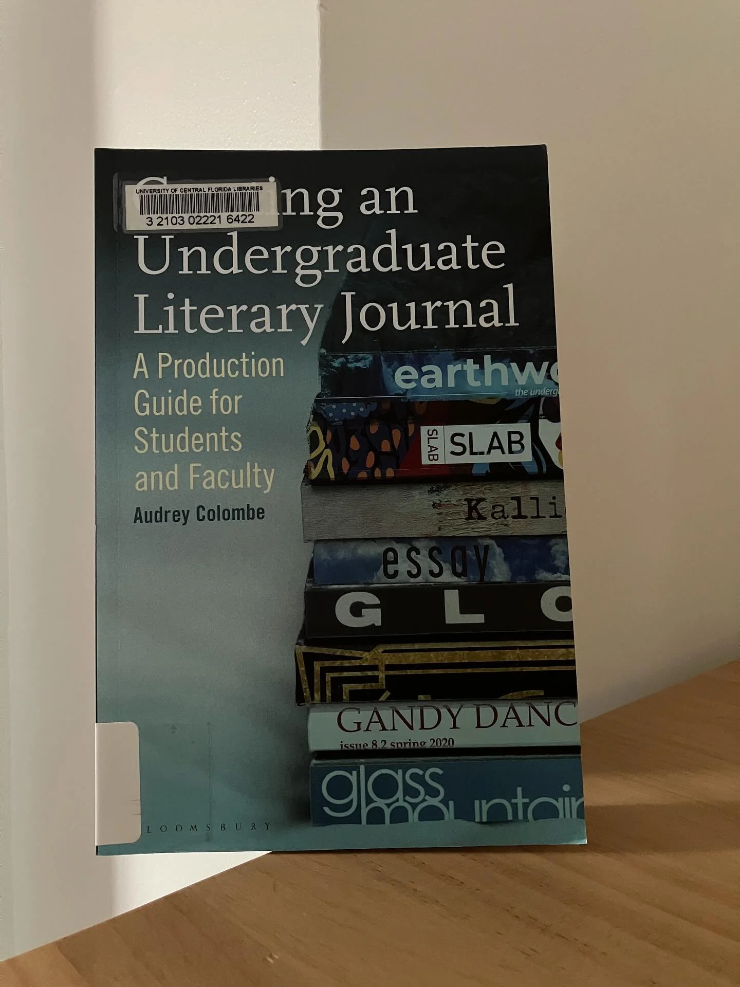 Doing some research on the production of other undergraduate-staffed publications and guess which rock stars made the cover of this academic book? 

Here&rsquo;s to our friends at @essaylitmagazine, @kalliope.psu, and @gandydancermag.

#highereducati