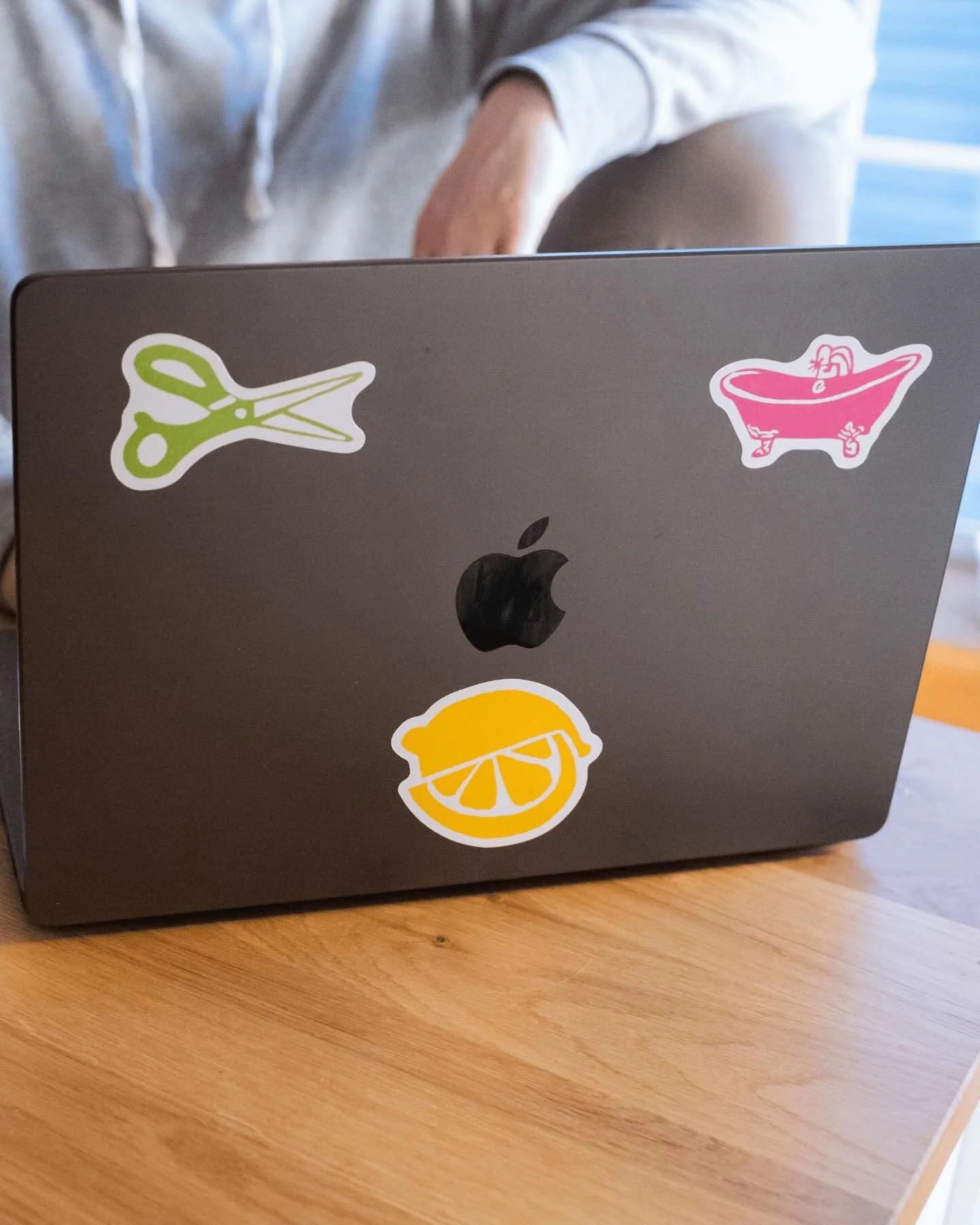 Preorder surprise! Place an order for Queen of Bats: And Other Stories by @rachelreeher, get a 3&rdquo; waterproof sticker perfect for laptops, water bottles, and more. 

Designs adapted from the collection&rsquo;s linocut cover by @ellie.anna.pasqua