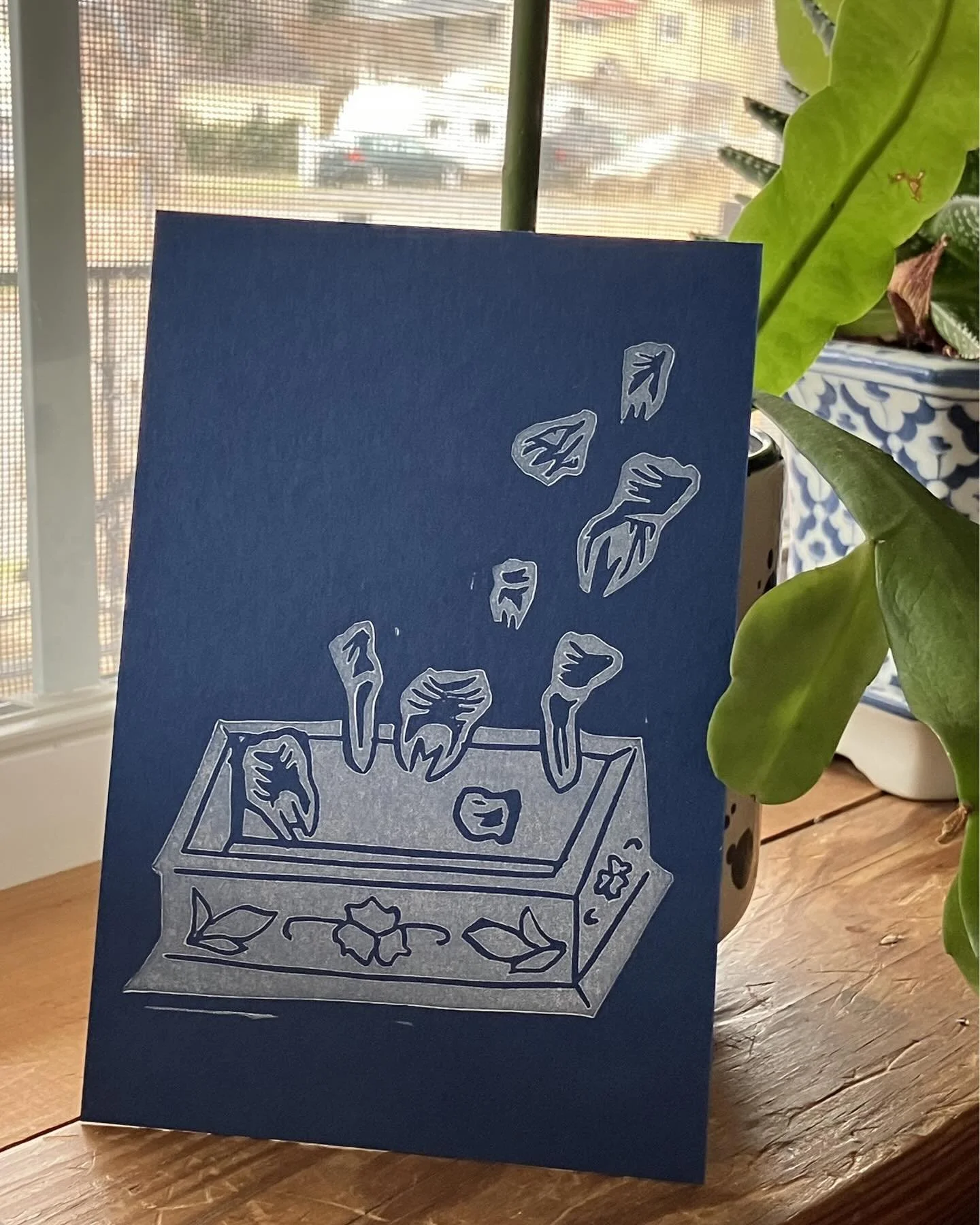 Second preorder print for Objects of Affection: A Memoir in Essays by @kdz_photography just dropped!

Design by @fayth22renegade 

Read the collection to discover why Kathryn keeps a box of teeth&hellip; 🦷

#lino #linoprint #printmakersofinstagram #