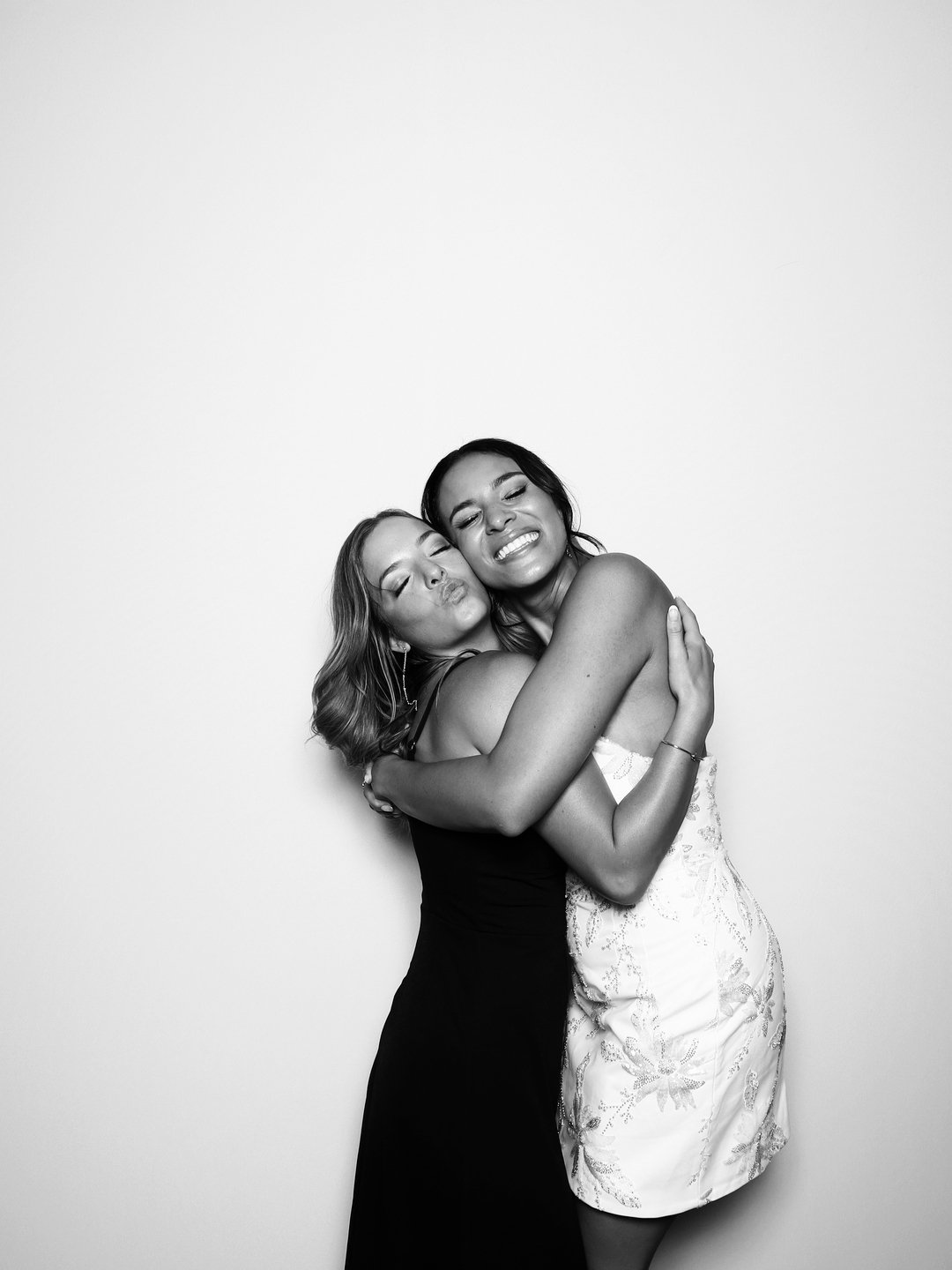 Pics with the bestie &amp; getting to replay those epic moments with sweet prints and gallery access? OK, BET! 

#blackandwhitephotobooth #weddinginspo #palmbeachphotobooth #glambooth #floridaglambooth #glamboothflorida