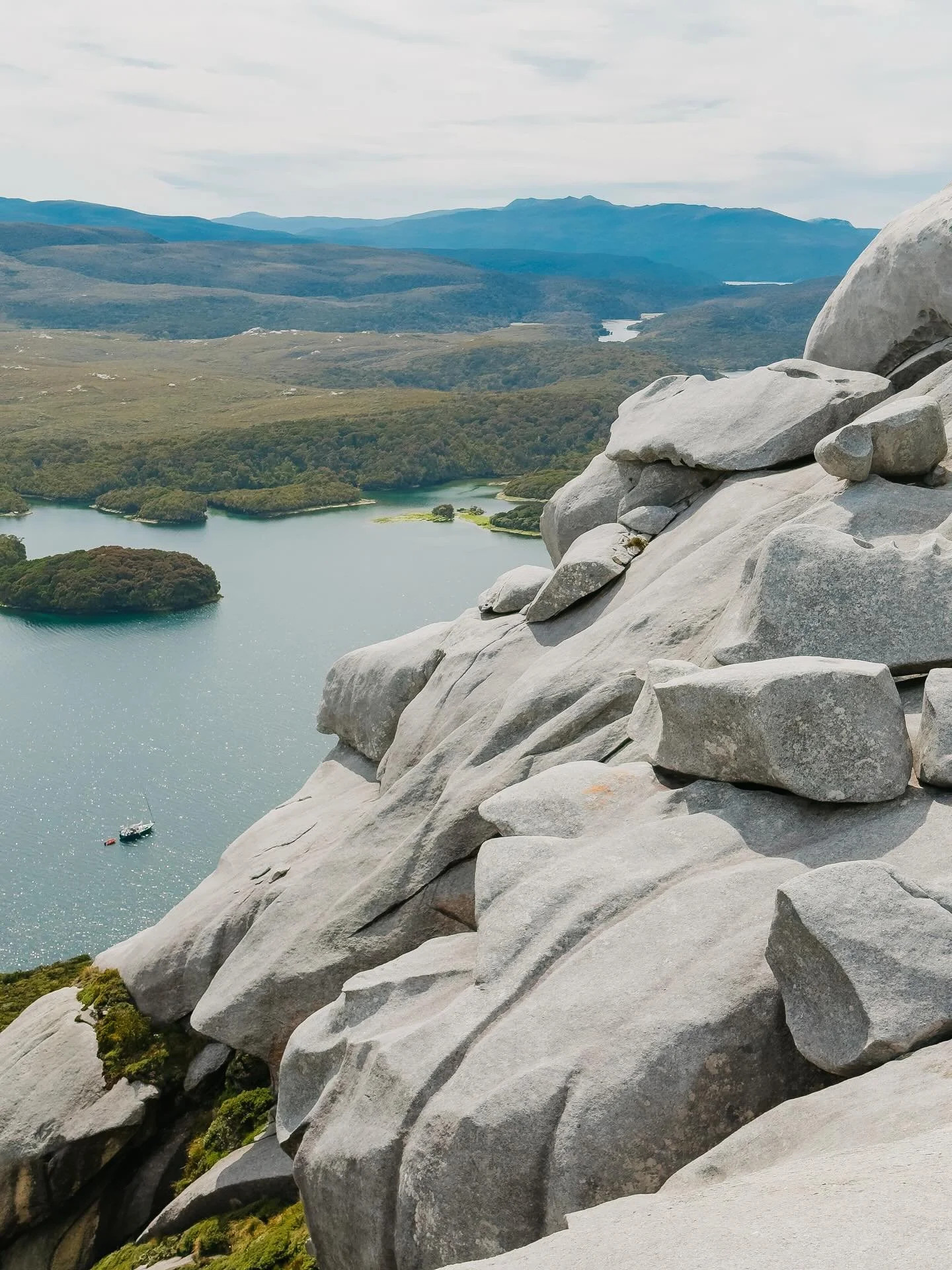 The South Island&rsquo;s East Coast unfolded as something we hadn&rsquo;t planned for&hellip; and perhaps because of that, it revealed itself more fully. What began as a change in course became an invitation: to wander beyond intention, and to fall i