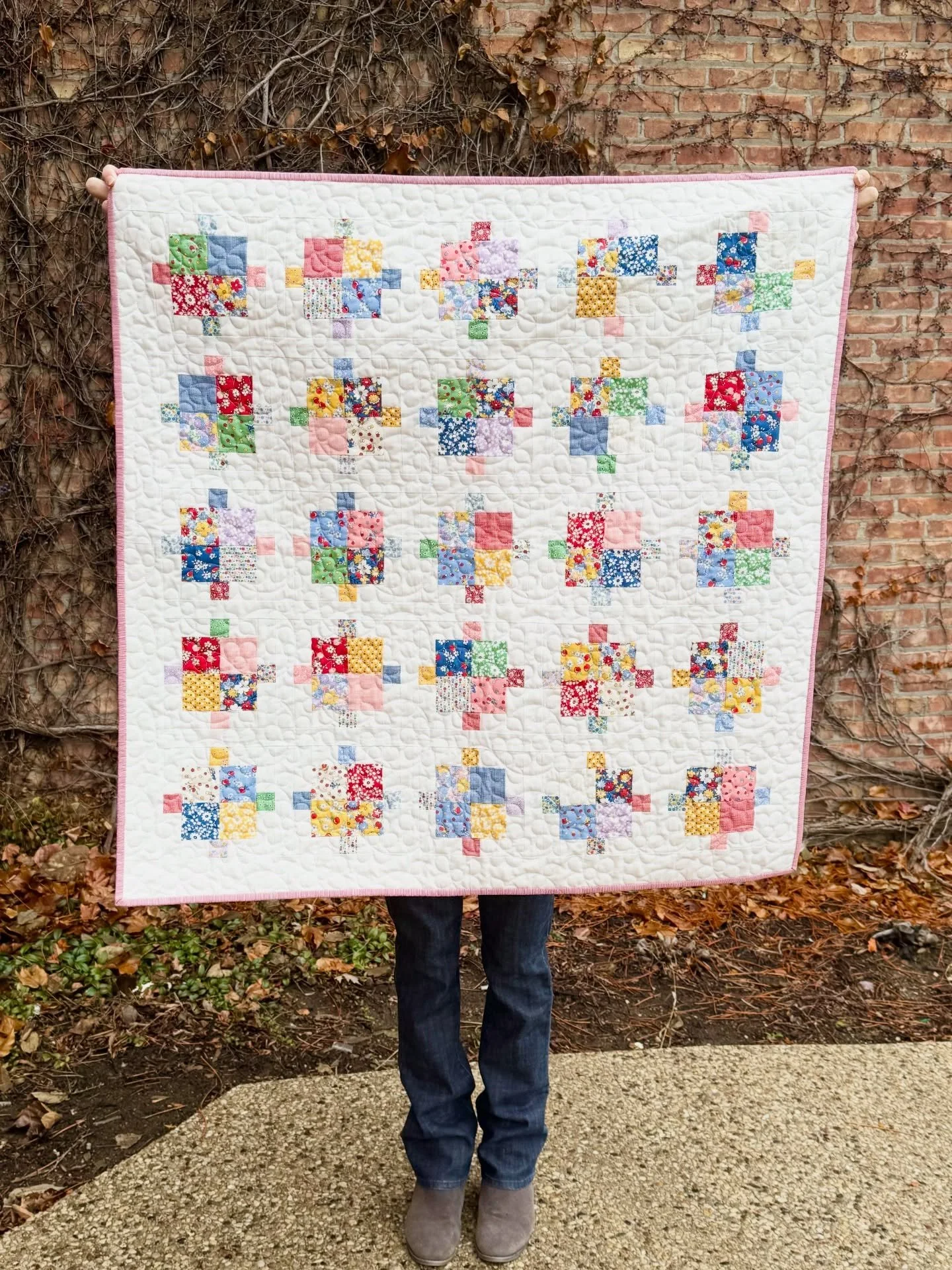Bright, happy, and oh-so-charming! This month&rsquo;s Simply Charming Club quilt showcases the delightful 30s Playtime collection from Linzee McCray for Moda Fabrics. A little bit of retro joy in every block! 🌸💛

#SimplyCharmingClub #CharmPack #Qui