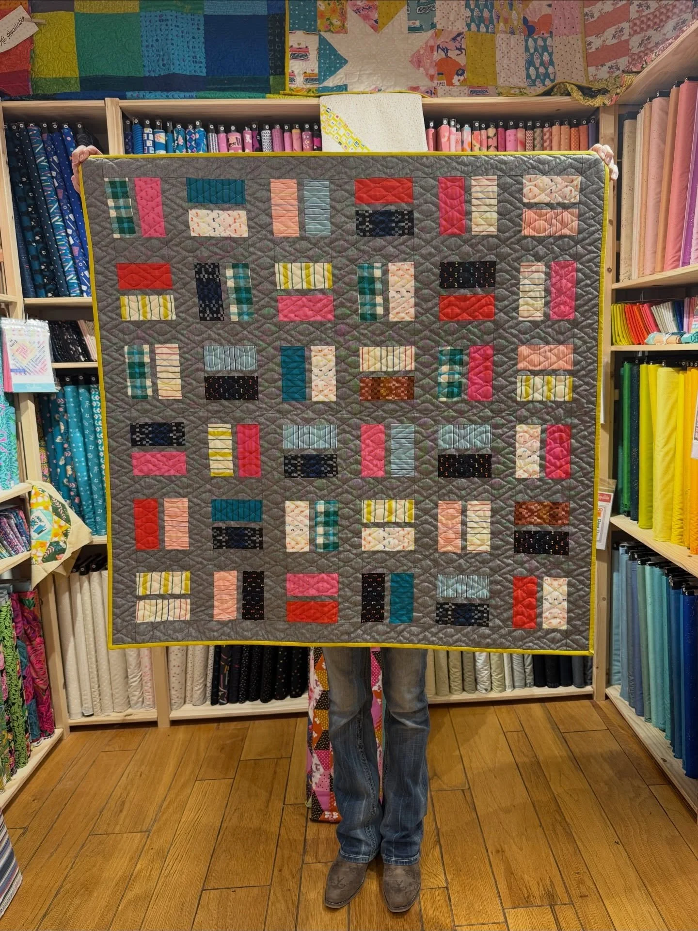 We had a full day today with our Simply Charming Club. Here&rsquo;s the April quilt. This month the pattern of the month was Twins by @meandmysisterdesigns and the fabric collection was Warp &amp; Weft Mystic Fable by @rubystarsociety 

These wovens 