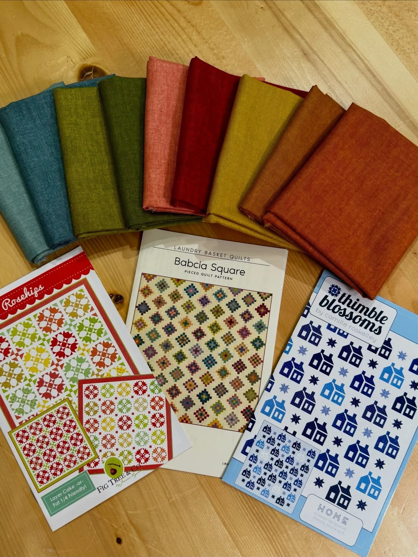 You asked&hellip; and they&rsquo;re here!
Our customers have been looking for a beautiful linen‑texture fabric, and the new Andover Laundry Basket Linen Textures just arrived in the shop.
Soft, earthy, and wonderfully versatile, these textures pair e