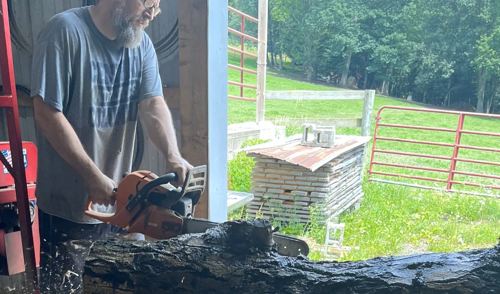 Trimming the log to fit on the mill.jpeg