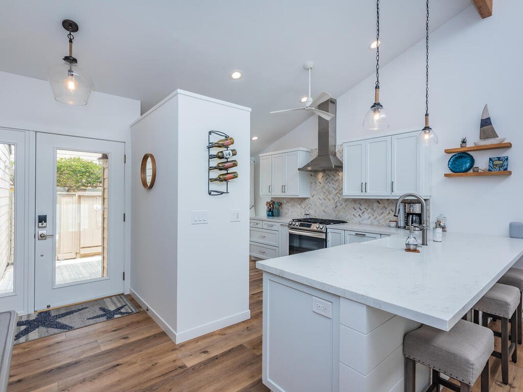 1852 Parliament Rd Encinitas CA 92024 USA-022-028-Kitchen 1-MLS_Size.jpg