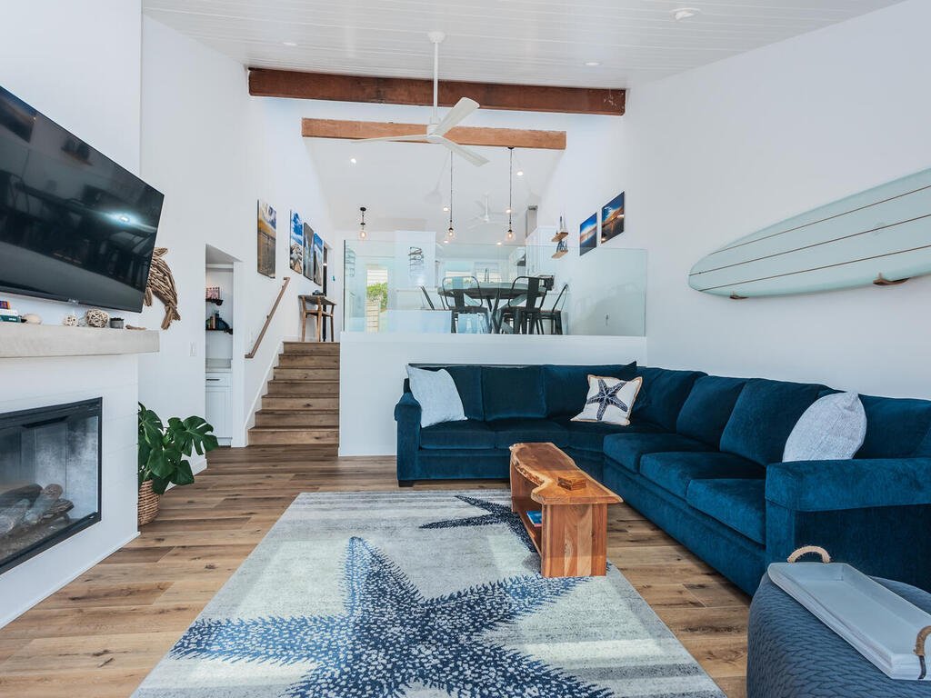 1852 Parliament Rd Encinitas CA 92024 USA-034-043-Living Room 3-MLS_Size.jpg