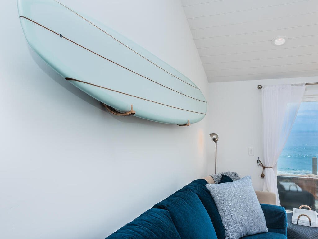 1852 Parliament Rd Encinitas CA 92024 USA-037-041-Surfboard-MLS_Size.jpg