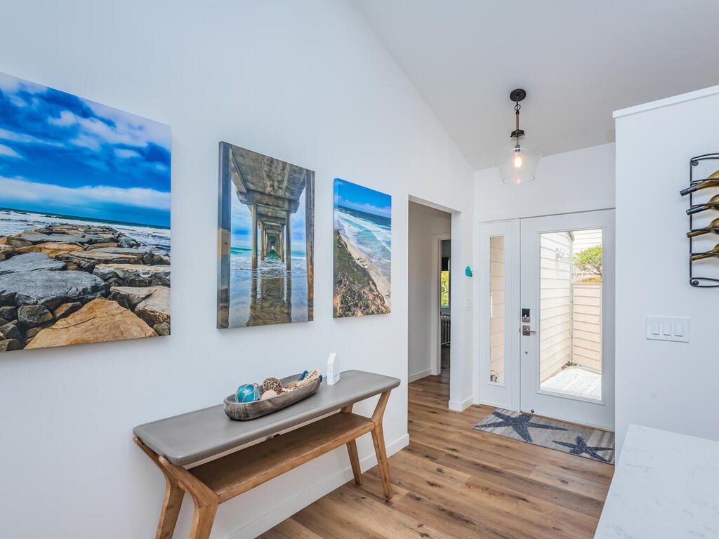 1852 Parliament Rd Encinitas CA 92024 USA-021-039-Foyer-MLS_Size.jpg