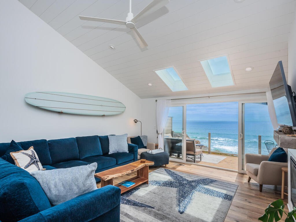 1852 Parliament Rd Encinitas CA 92024 USA-031-071-Living Room 1-MLS_Size.jpg
