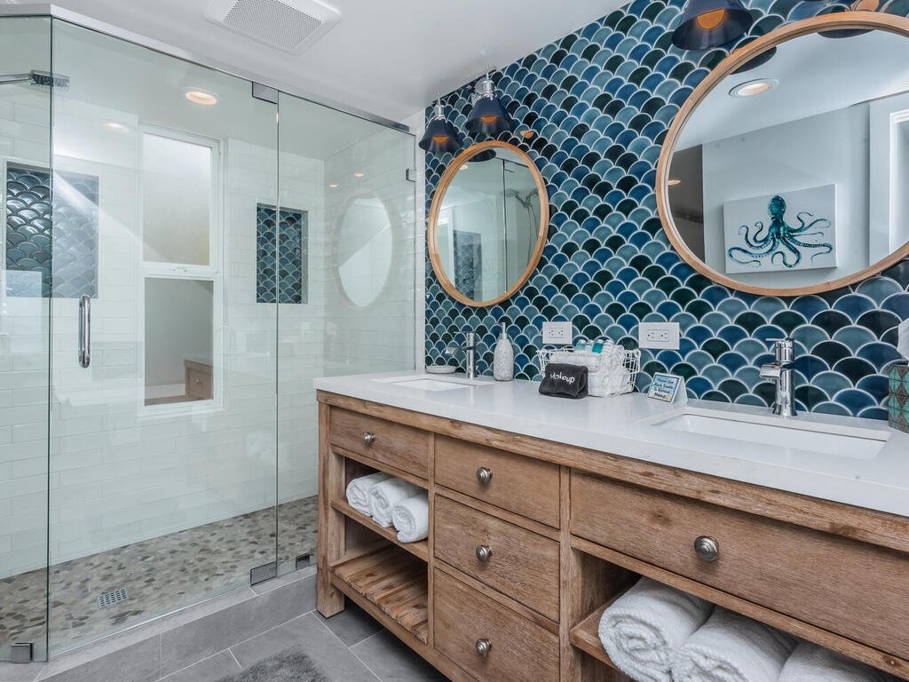 1852 Parliament Rd Encinitas CA 92024 USA-055-051-Master Bathroom 3-MLS_Size.jpg