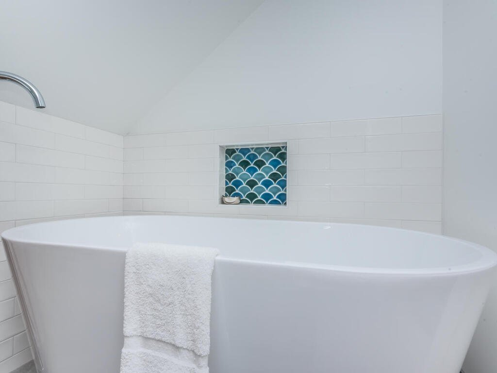 1852 Parliament Rd Encinitas CA 92024 USA-054-064-Master Bathroom 2-MLS_Size.jpg
