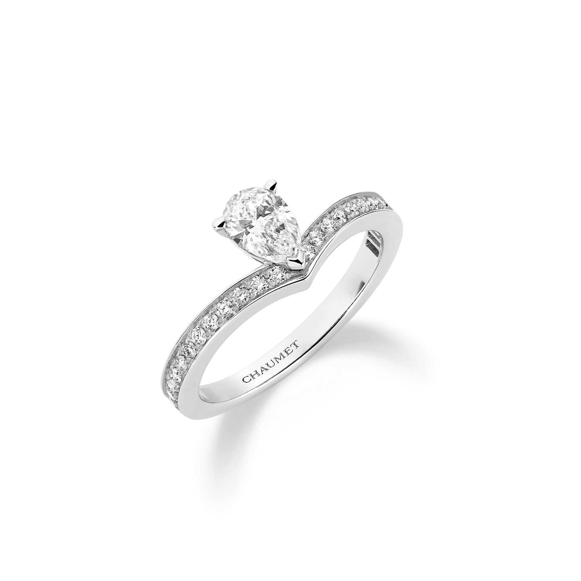 CHAUME Solitaire Joséphine Aigrette en platine,  diamant taille poire et diamants,.jpg