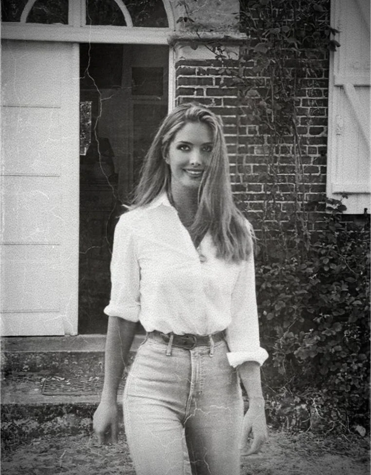 Zoe Baer (born 1994, Paris) is a fine artist specialising in photorealist charcoal drawings and art restoration. Her work focuses on capturing light, shadow, and emotion with meticulous precision, blending her passion for contemporary creation