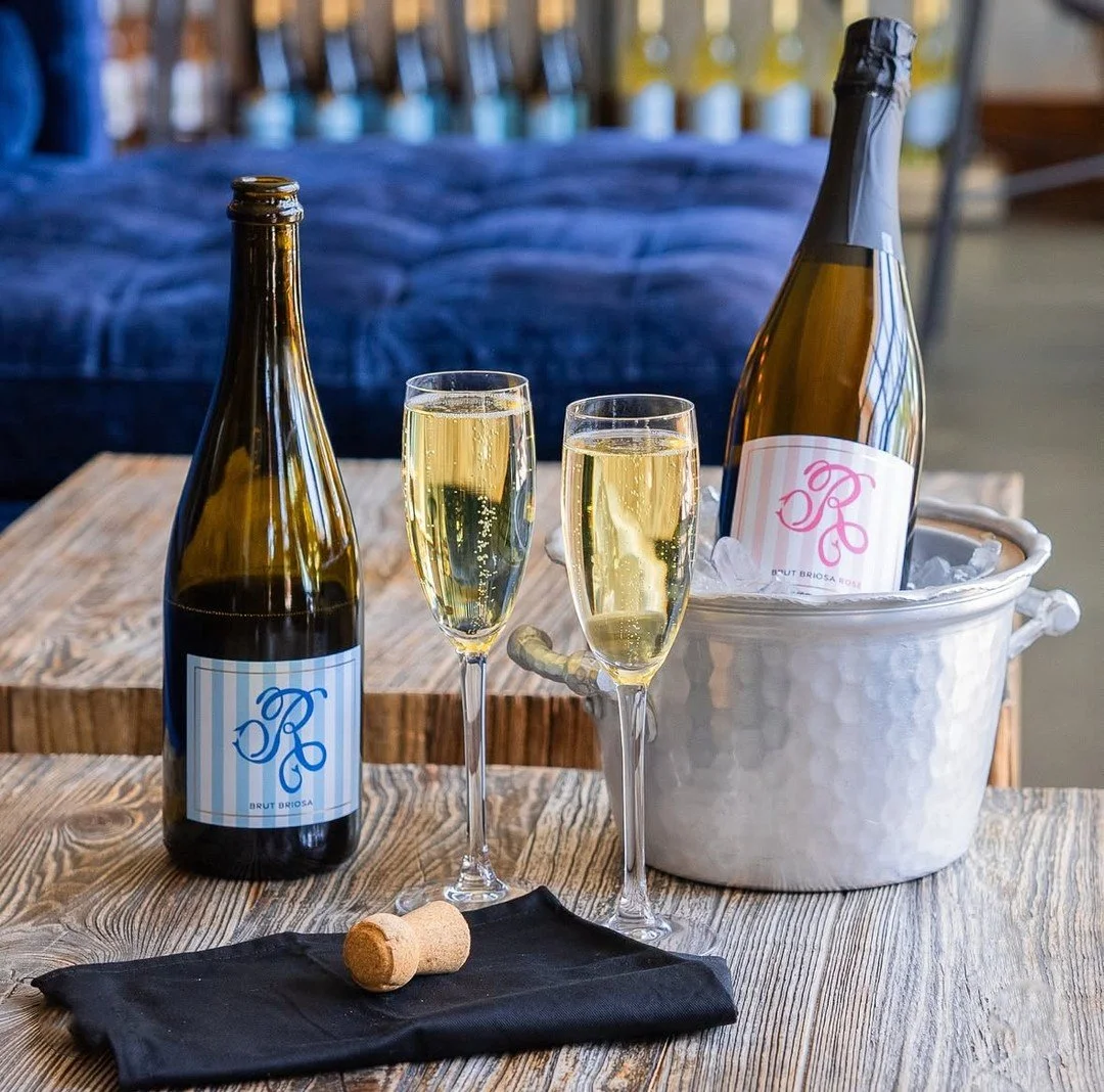 The forecast this weekend calls for bubbles!⁠
⁠
New labels with hand lettered "R" for Rolling Hills Vineyard's Brut Briosa and Brut Briosa Ros&eacute;. ⁠
⁠
Repost @rollinghills_urbantastingroom

#packagingdesign #wine