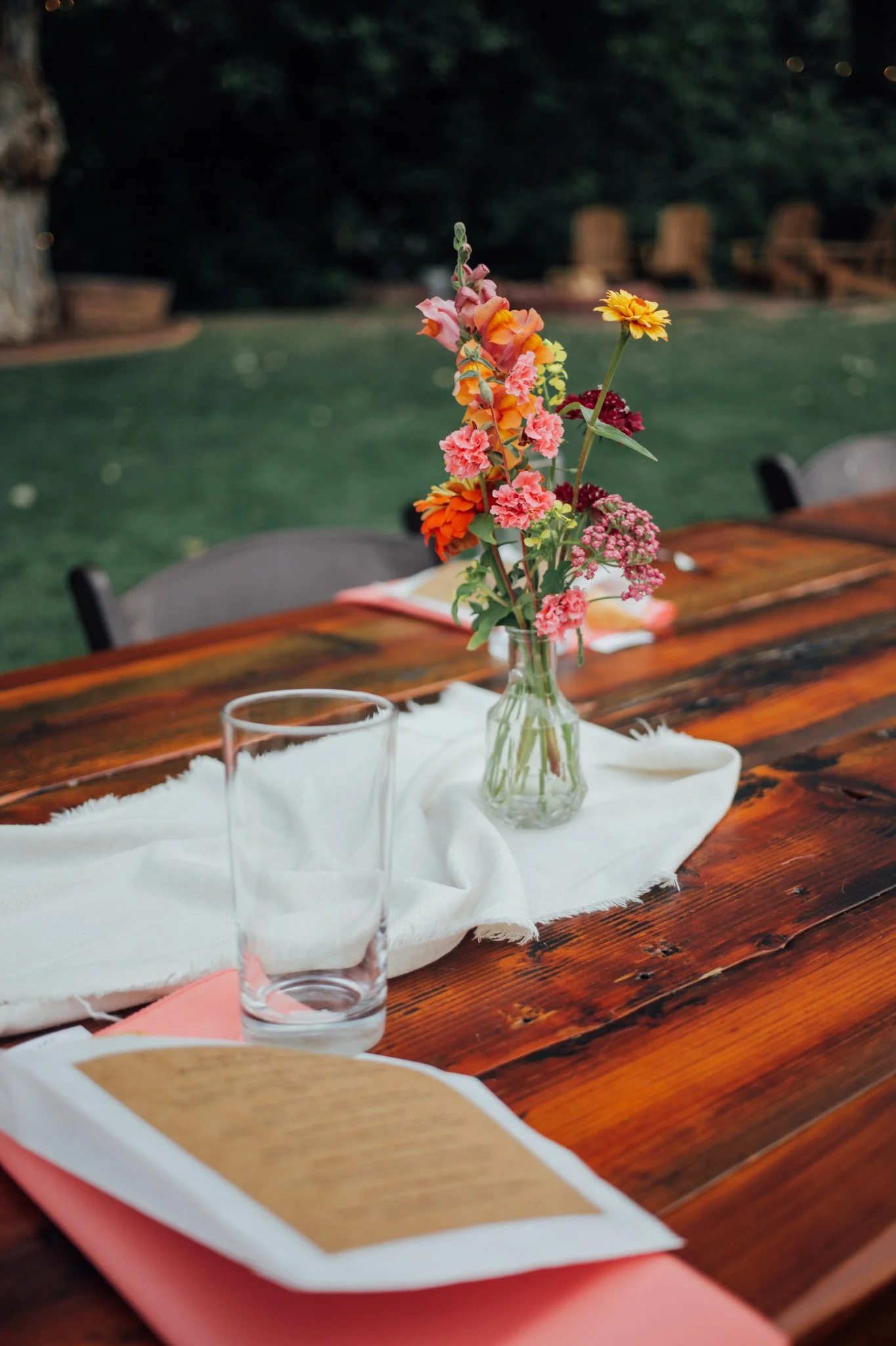 clear_bud_vases_lyons_farmette_summer_wedding_vibes-6.jpg